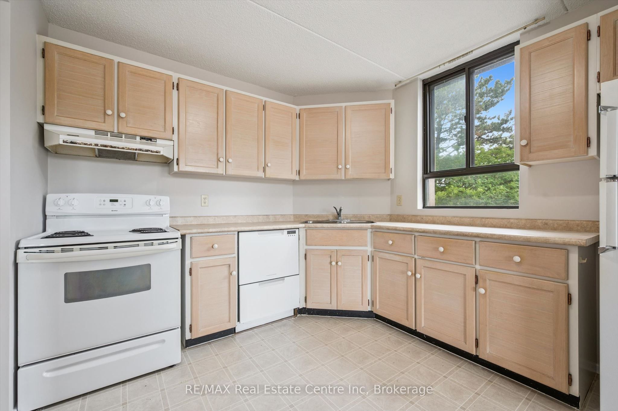 22 Marilyn Drive 201 Property Photo 11