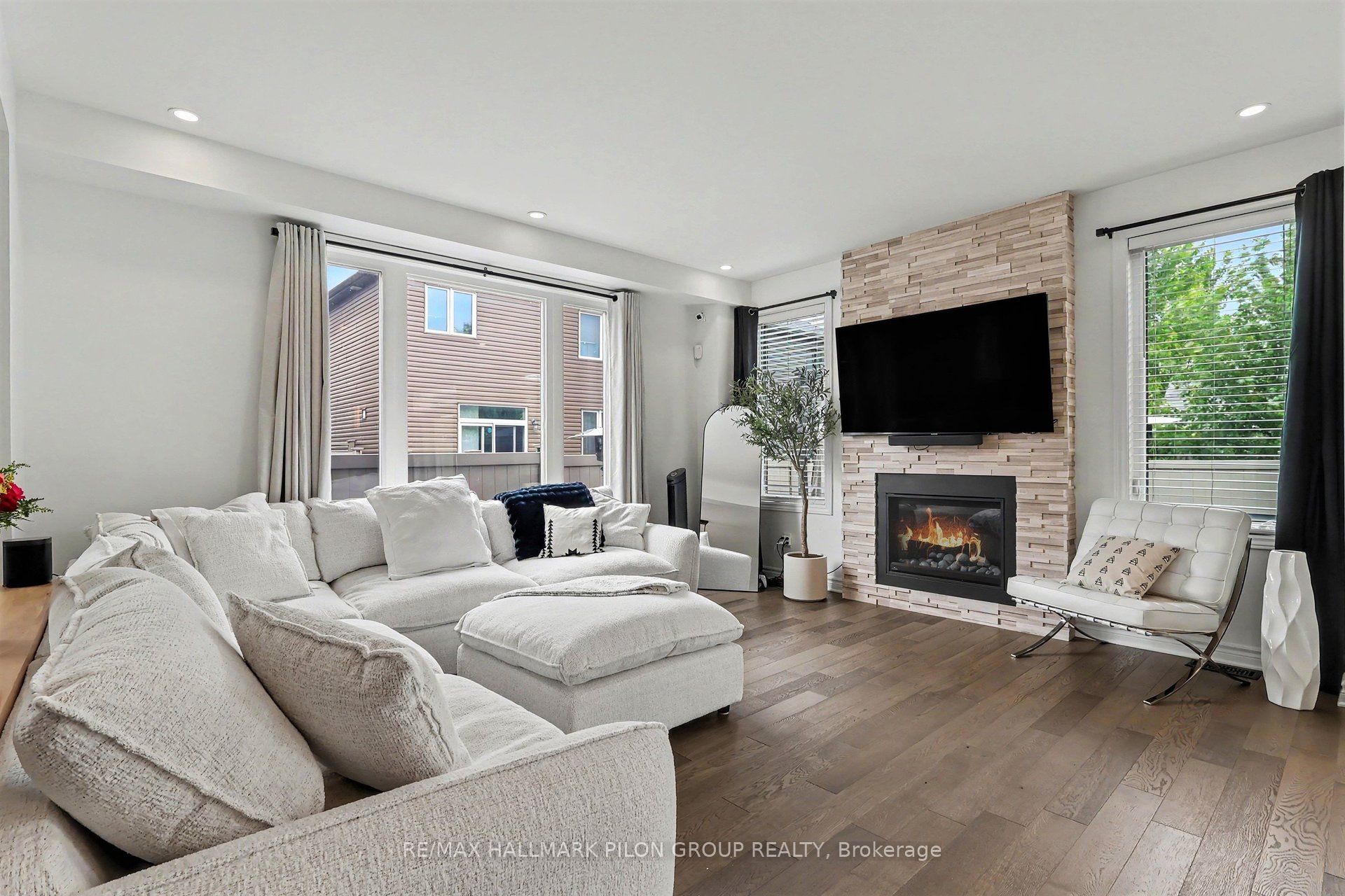 368 Hepatica Way Property Photo 6