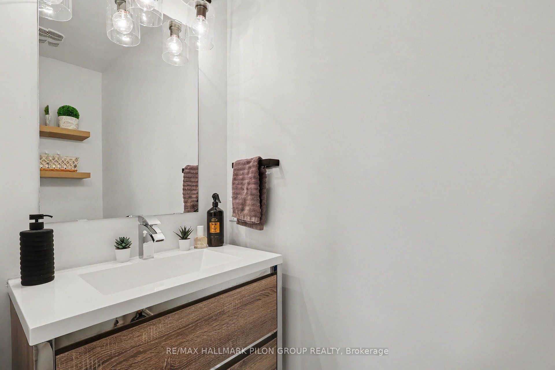 368 Hepatica Way Property Photo 12