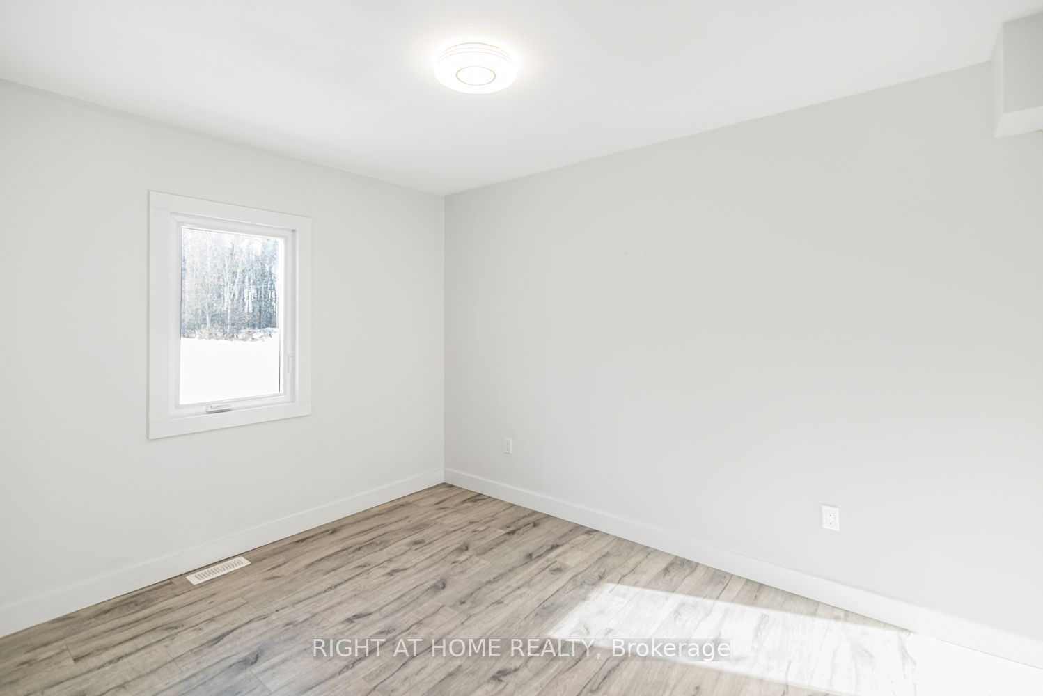 100 Green Mountain Road E Property Photo 13