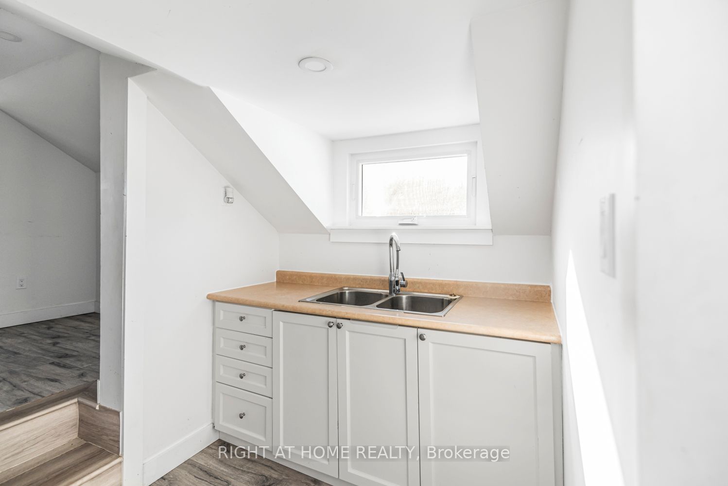 100 Green Mountain Road E Property Photo 29