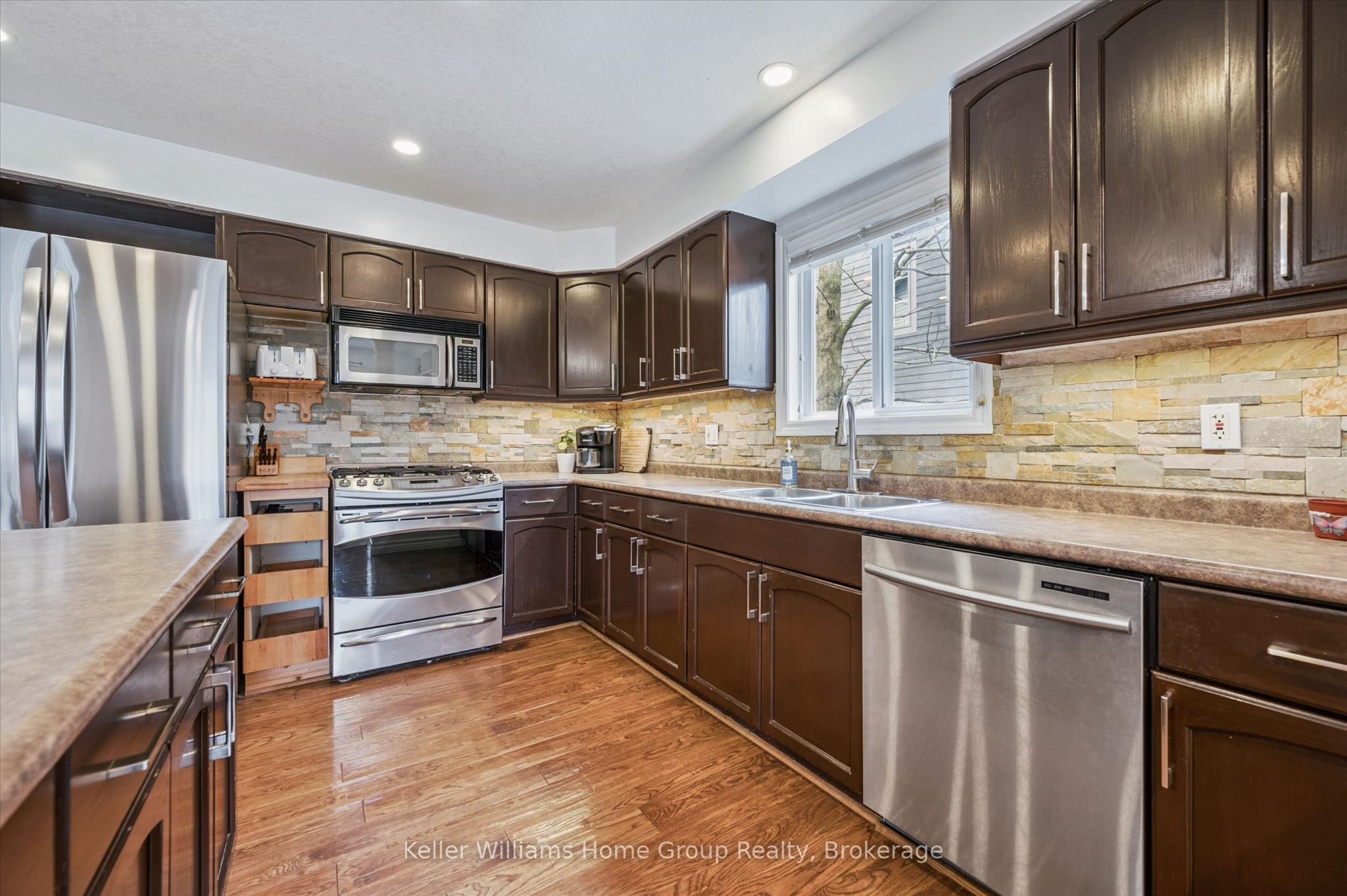 609 Perry Street Property Photo 5