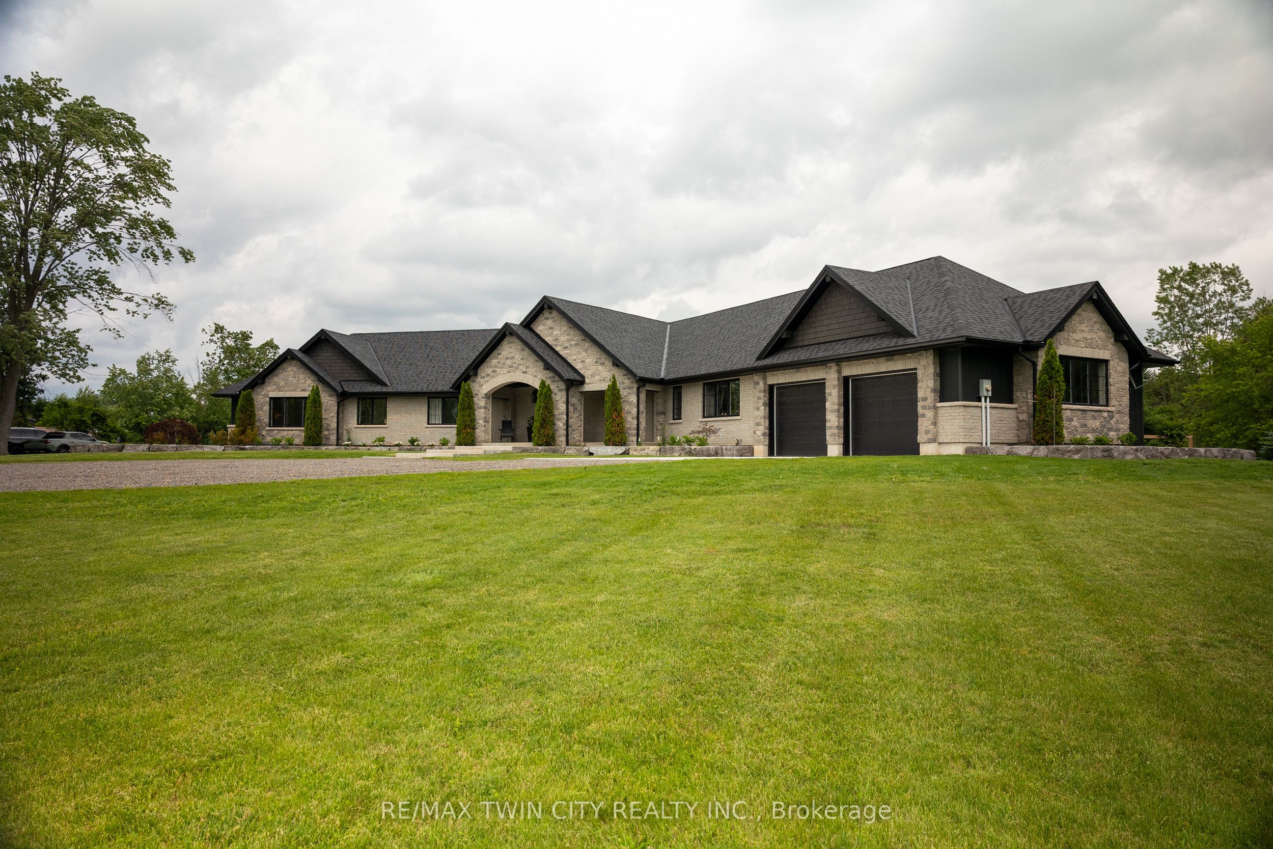 88 Etonia Road Property Photo 8
