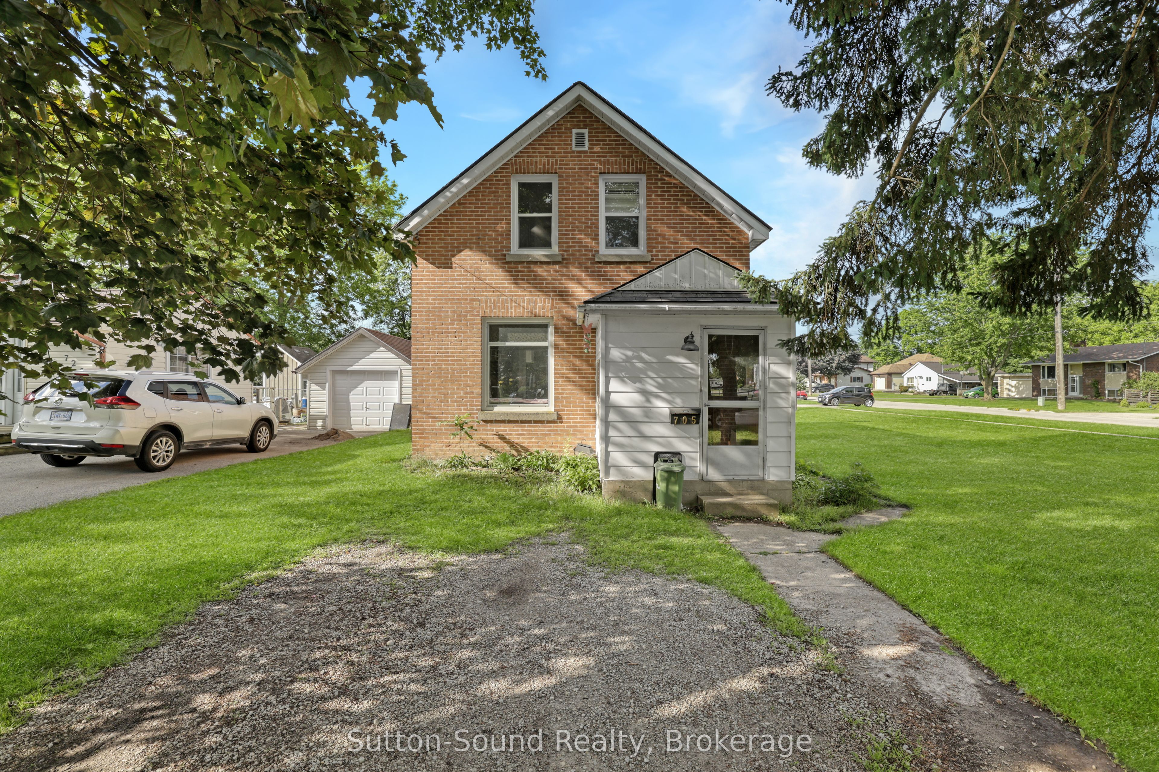 705 17th Street E Property Photo 1