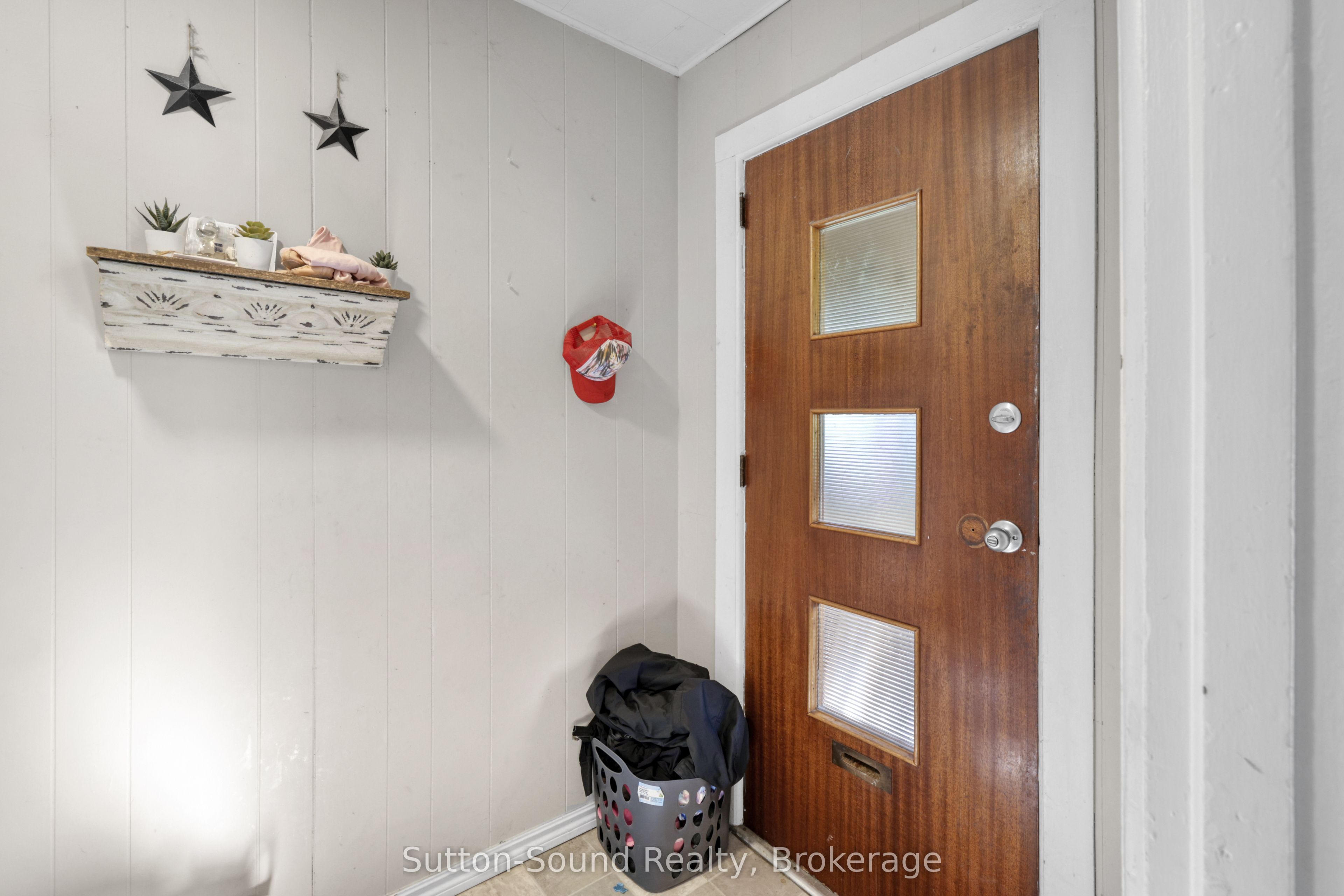705 17th Street E Property Photo 3