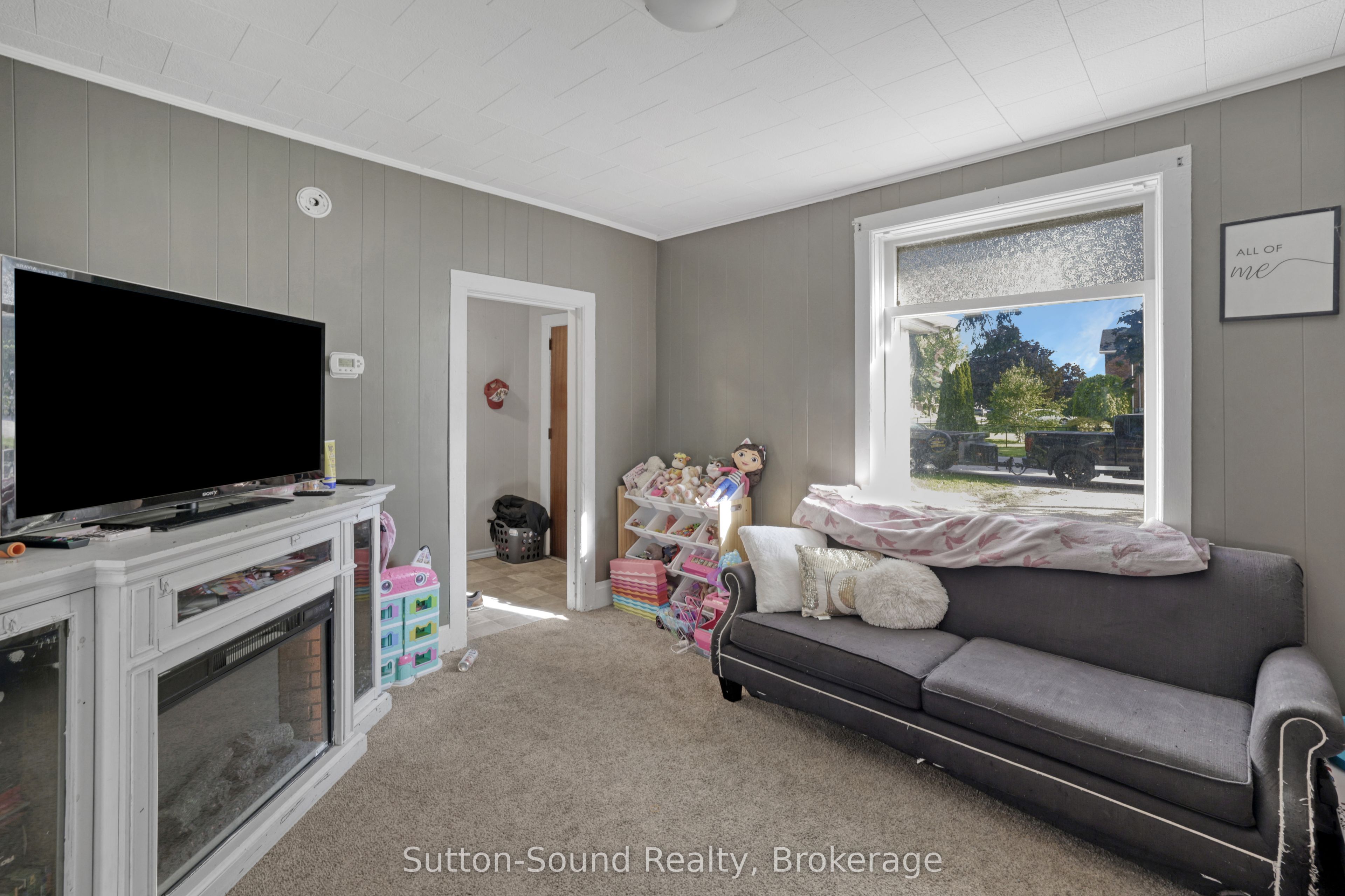705 17th Street E Property Photo 4