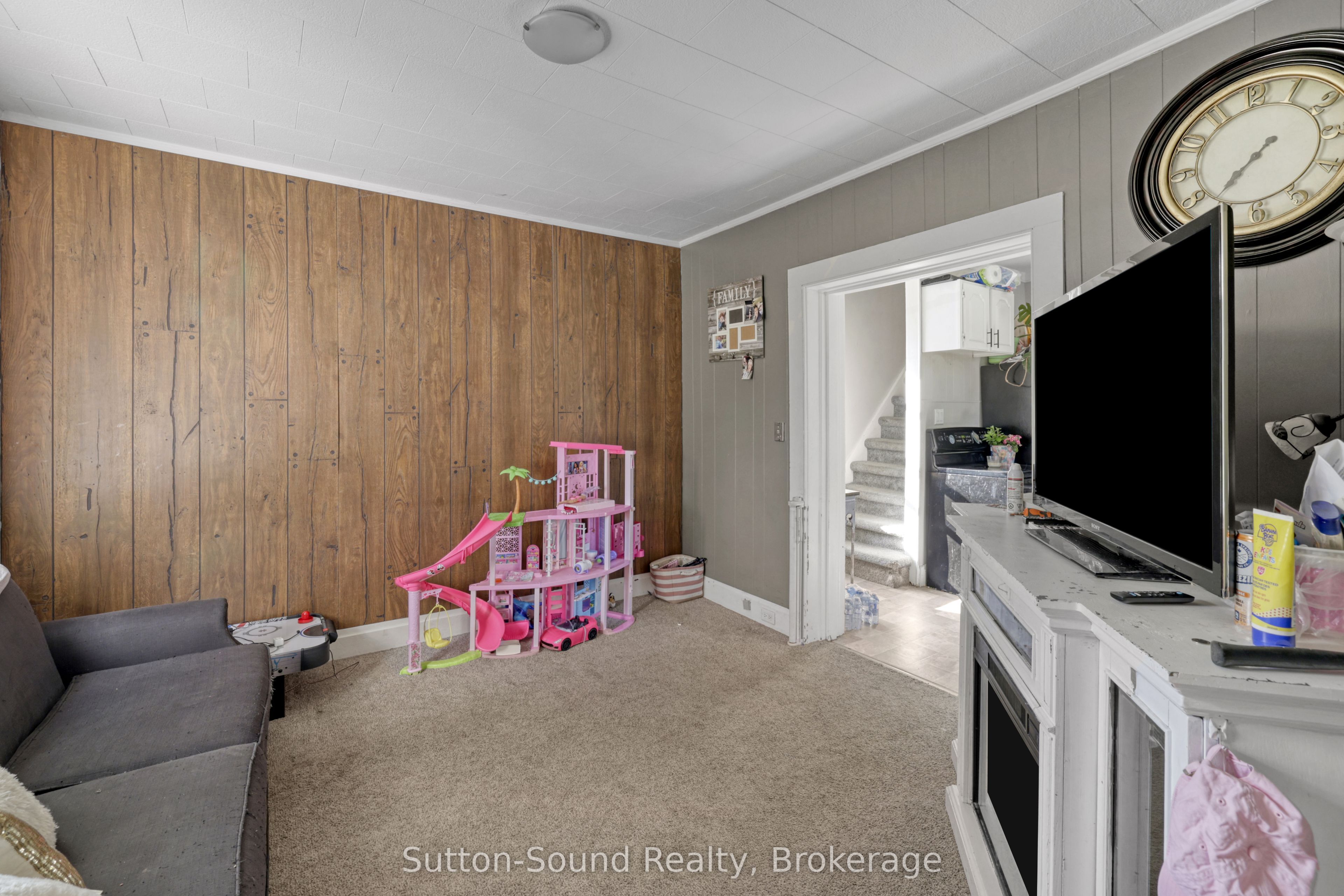 705 17th Street E Property Photo 5