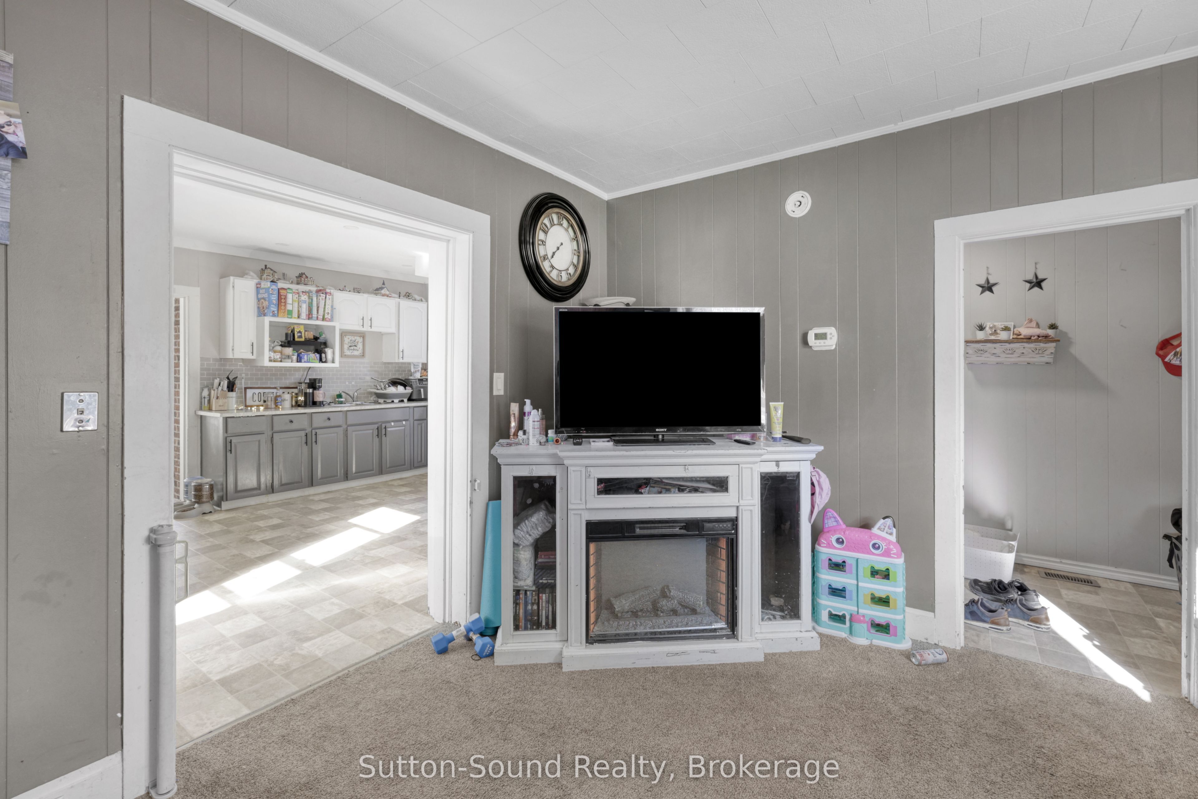 705 17th Street E Property Photo 6