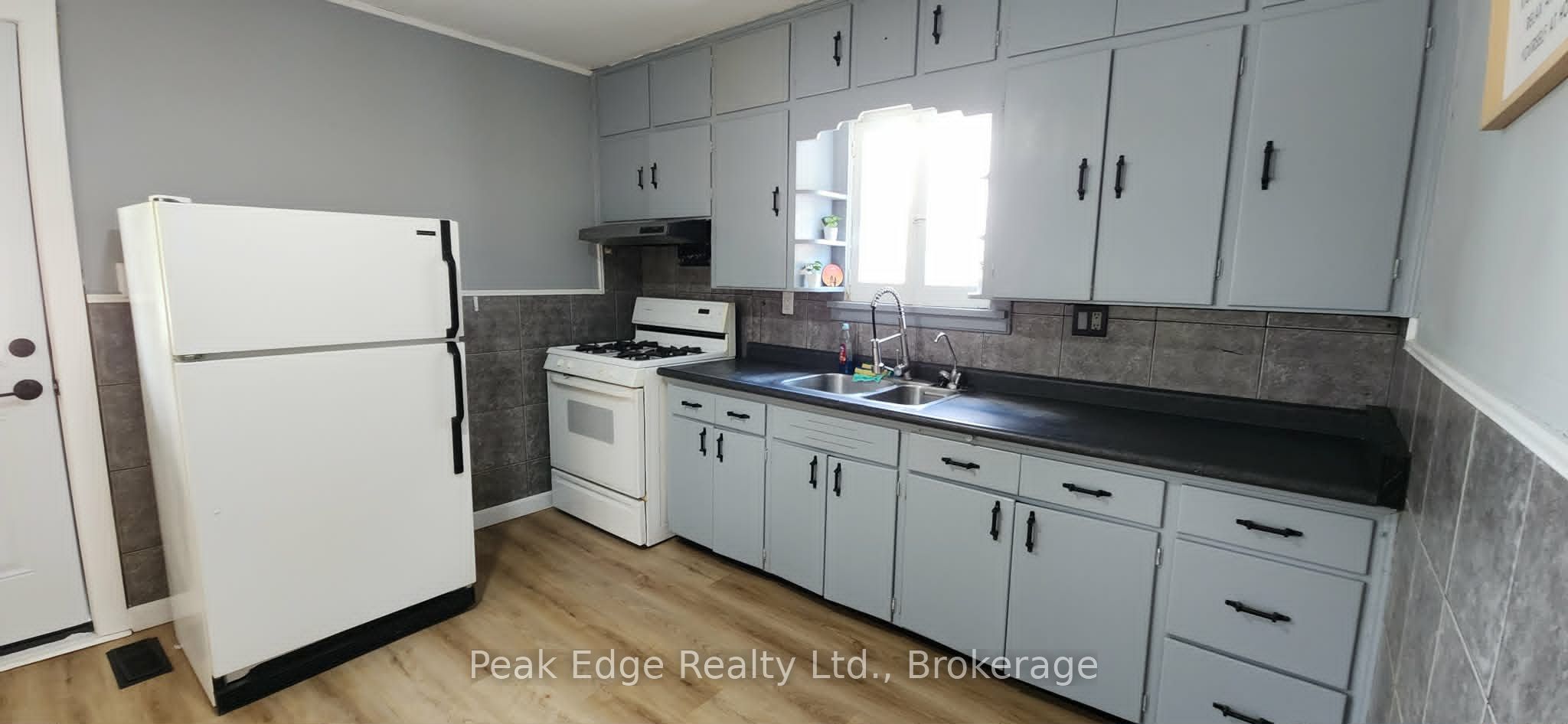 281 6th Street Property Photo 3