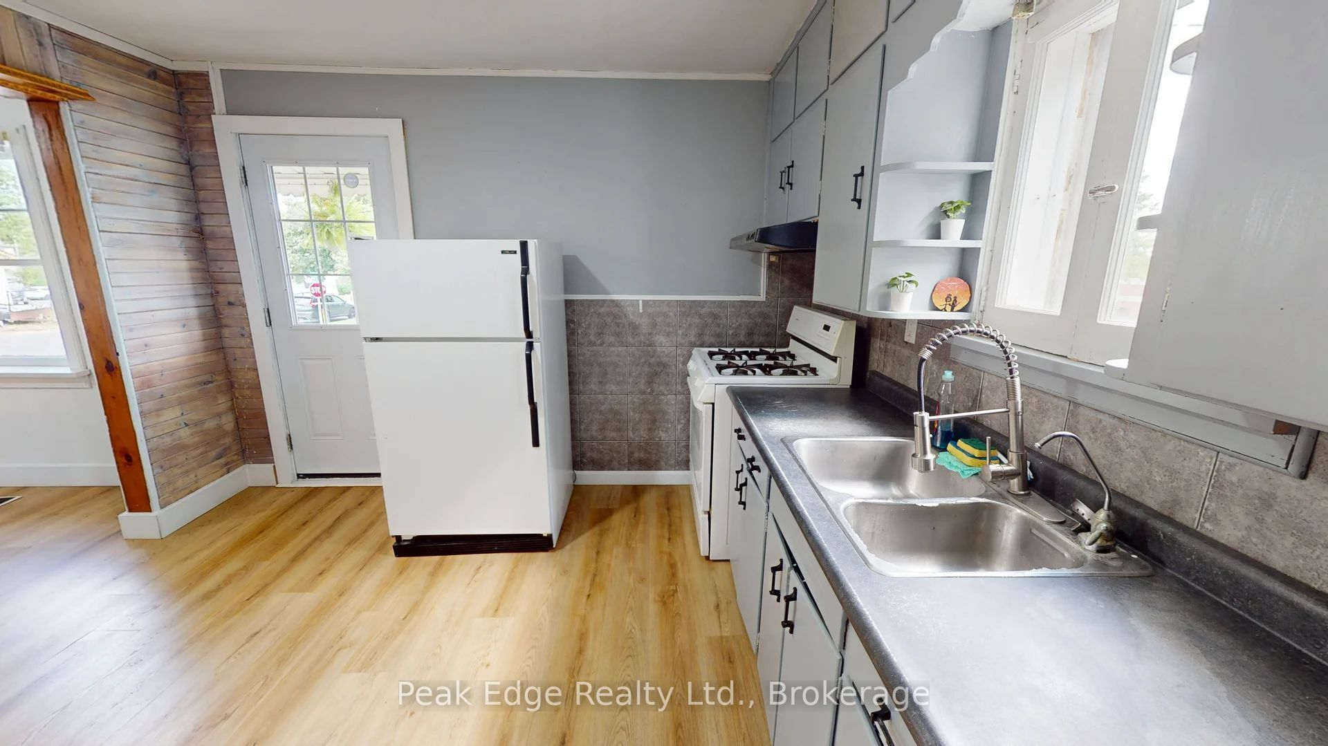 281 6th Street Property Photo 4