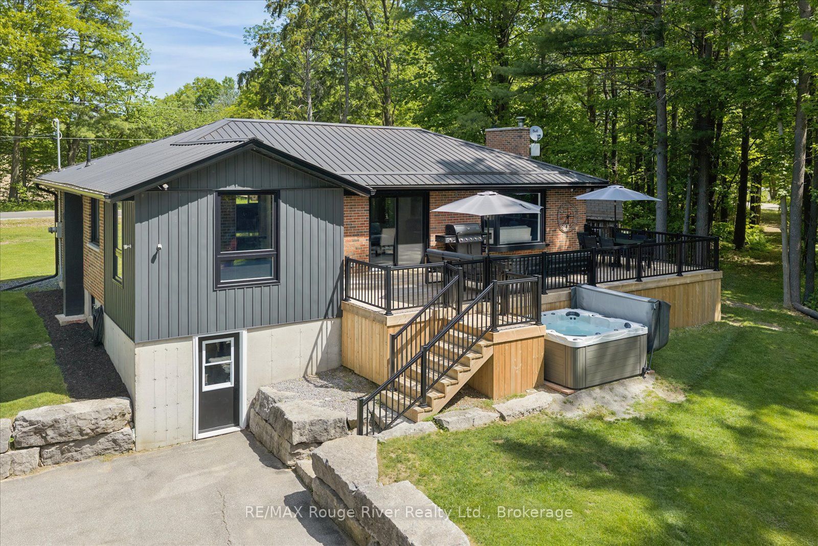 1004 Telecom Road Property Photo 1