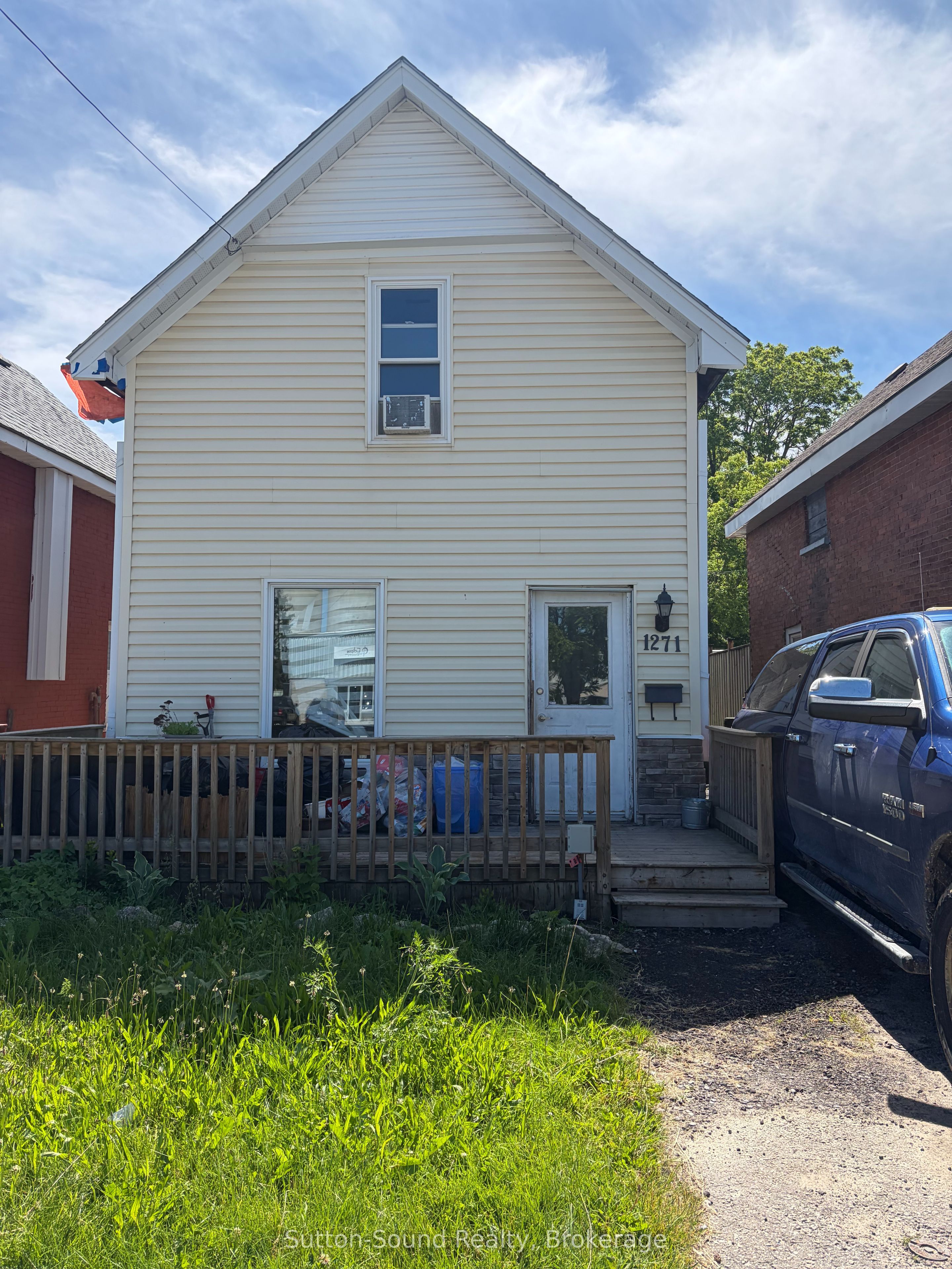 1271 2nd Avenue E Property Photo 1
