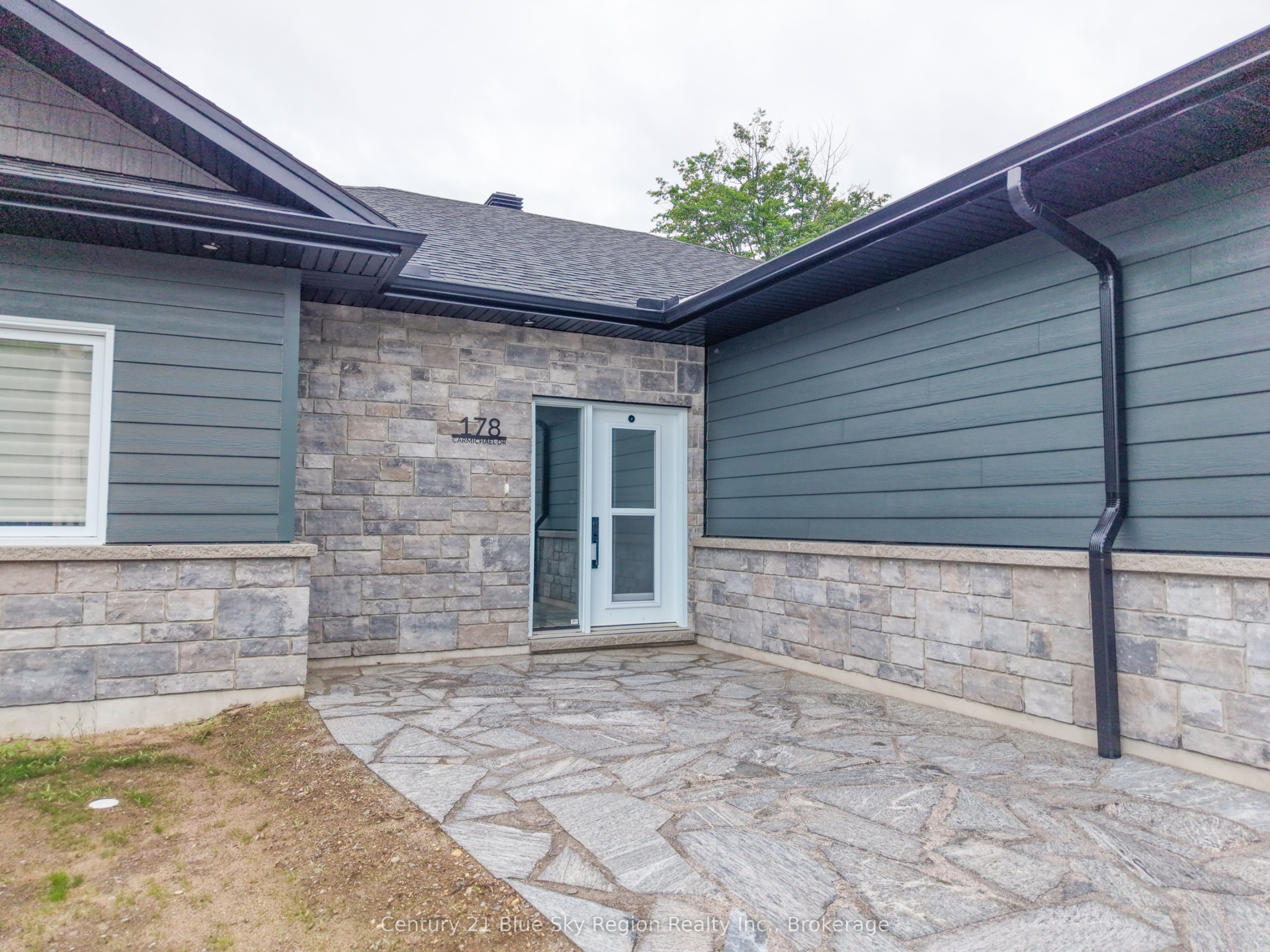 178 Carmichael Drive Property Photo 3
