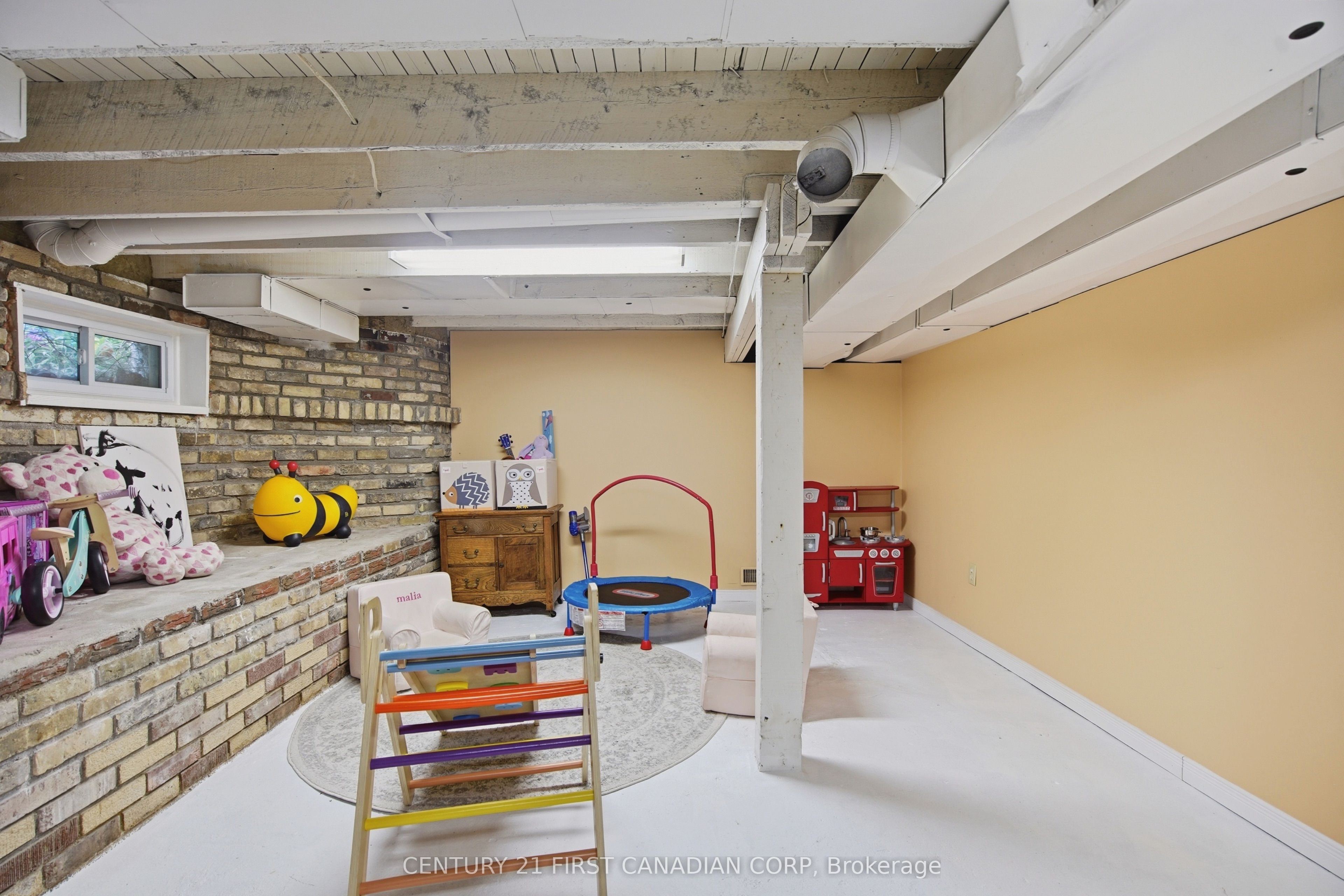 56 Euclid Avenue Property Photo 33