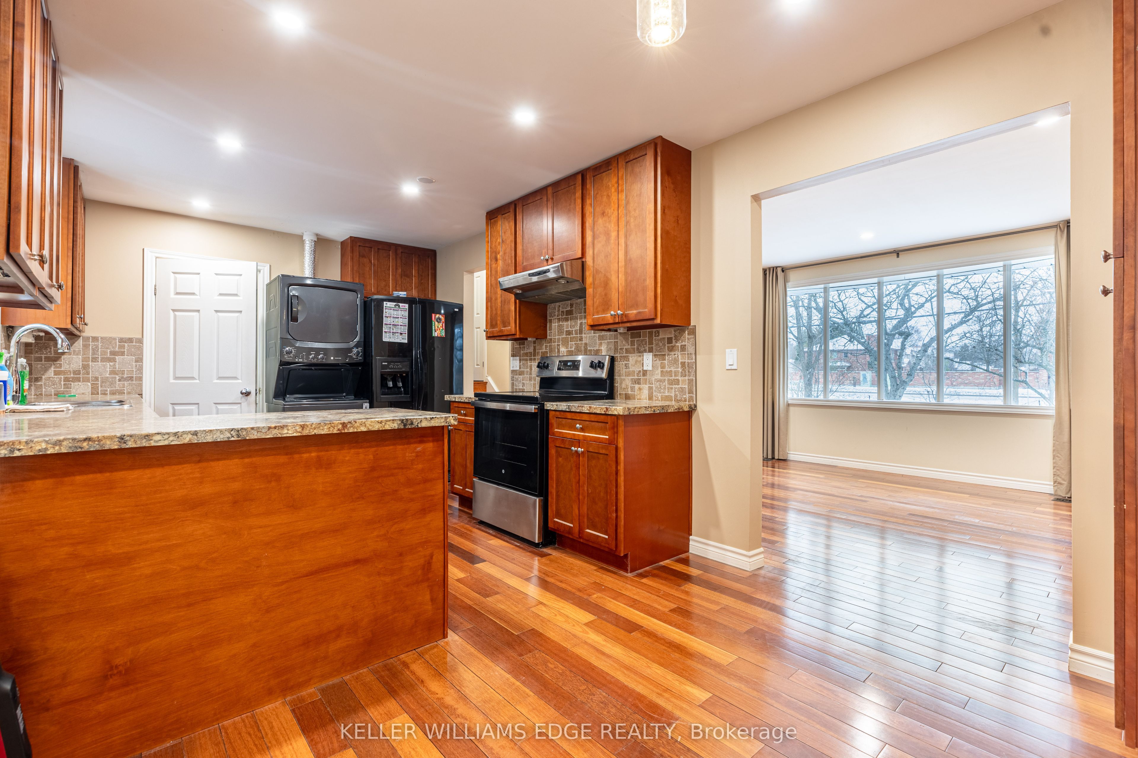 598 Mapledale Avenue Upper Property Photo 10