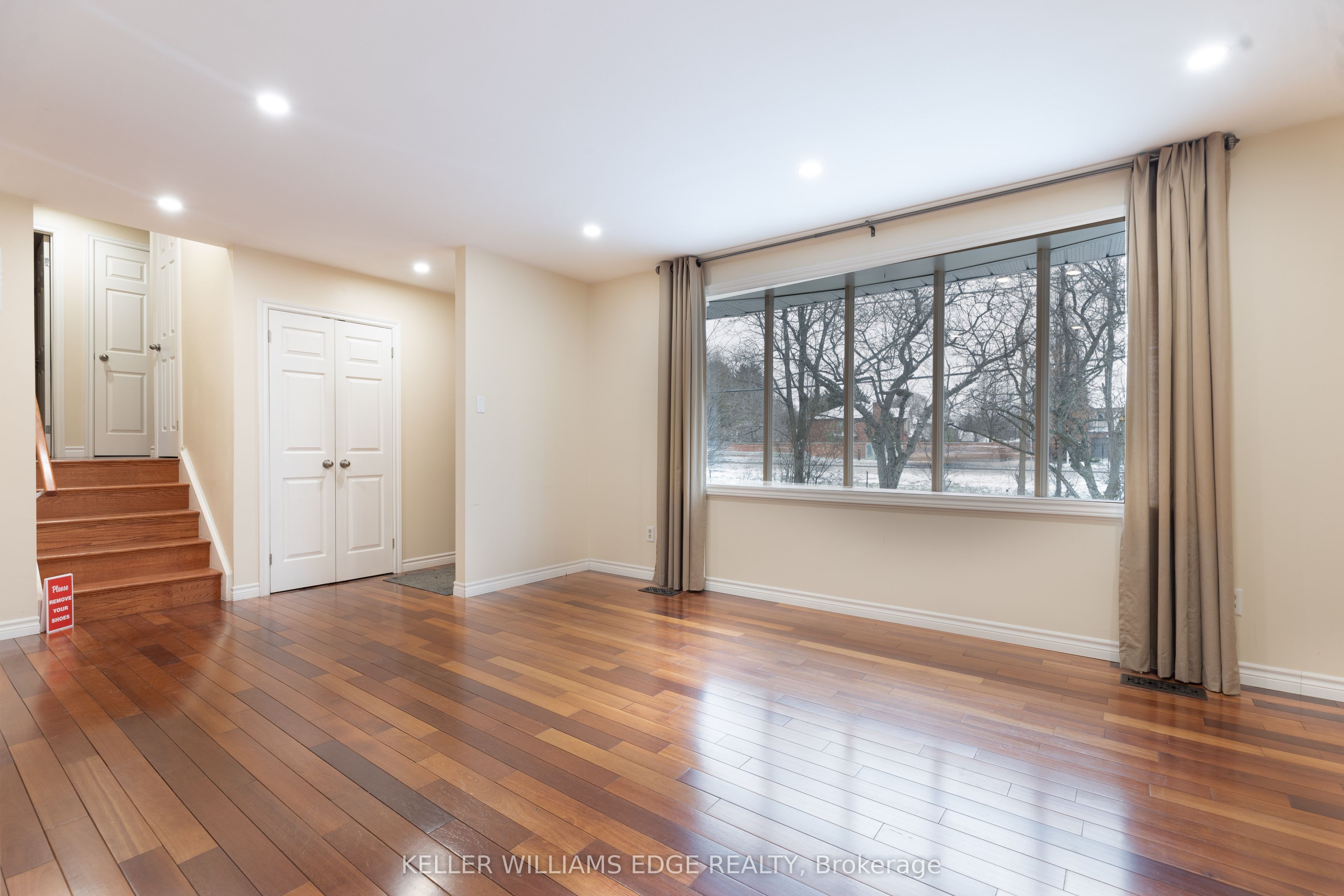 598 Mapledale Avenue Upper Property Photo 11