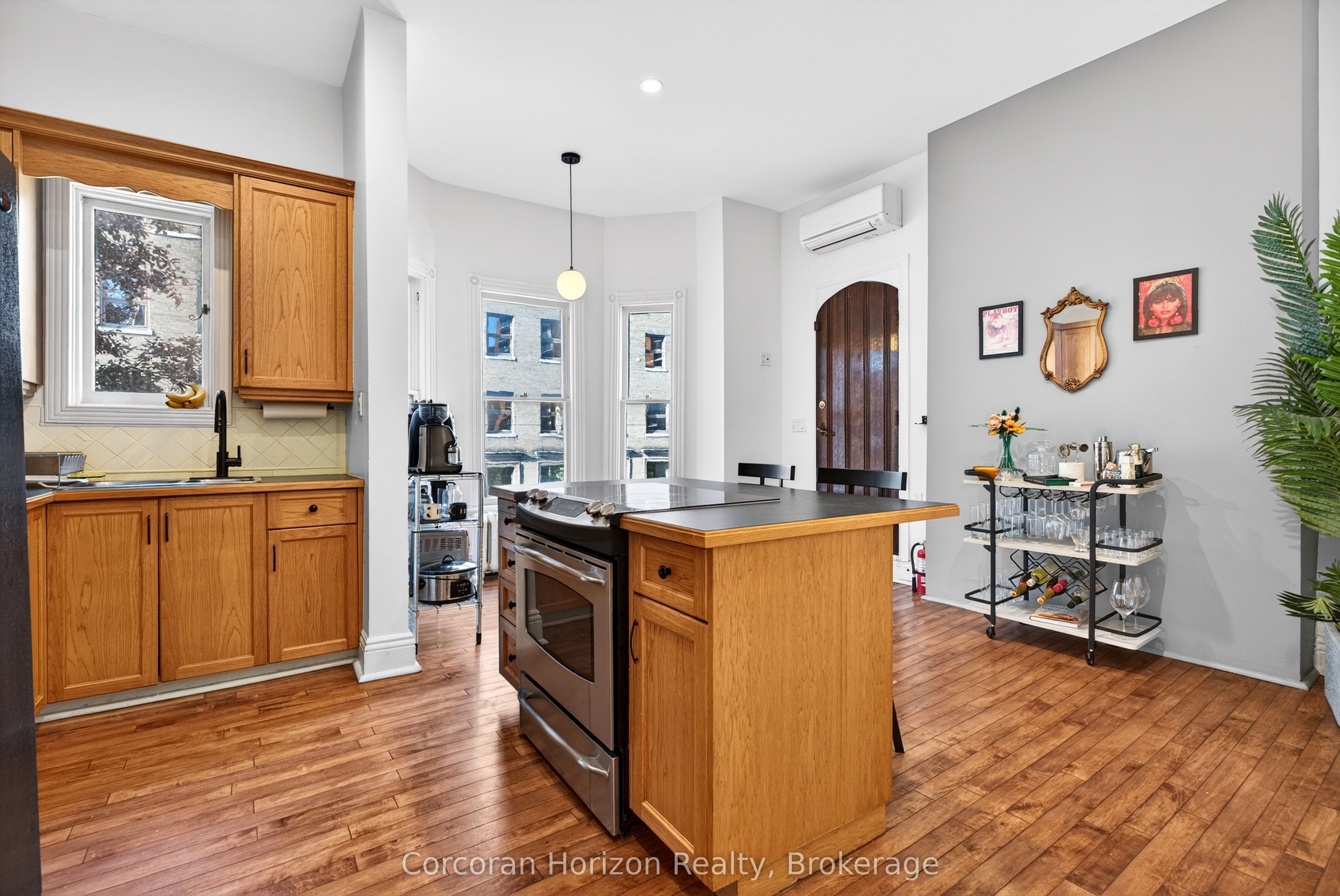 183 James Street S Property Photo 26