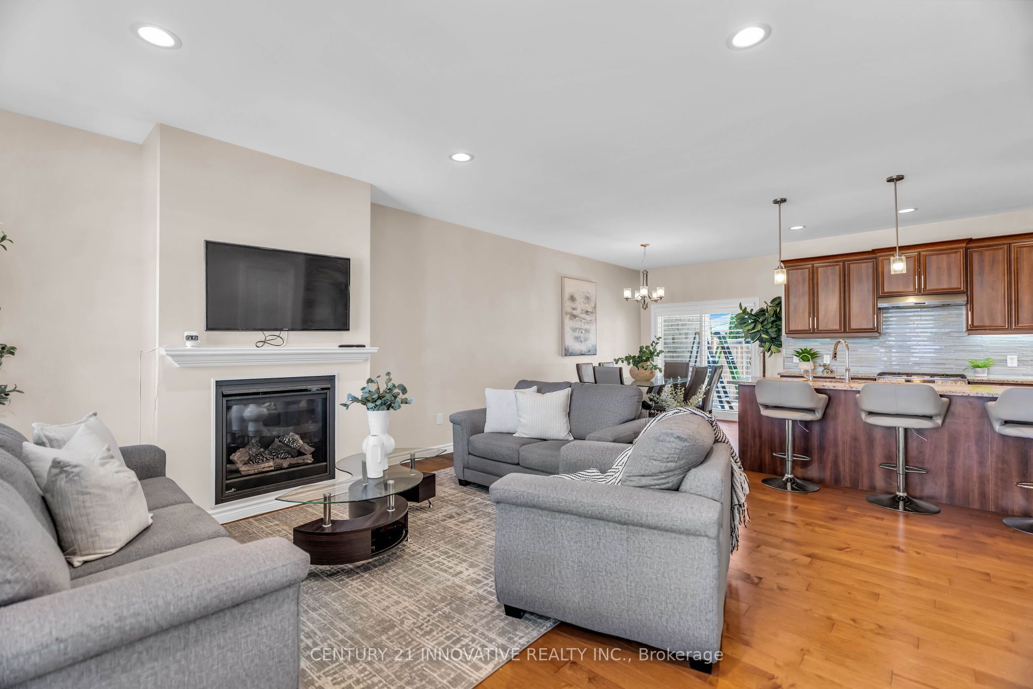 212 Summerset Place Property Photo 4