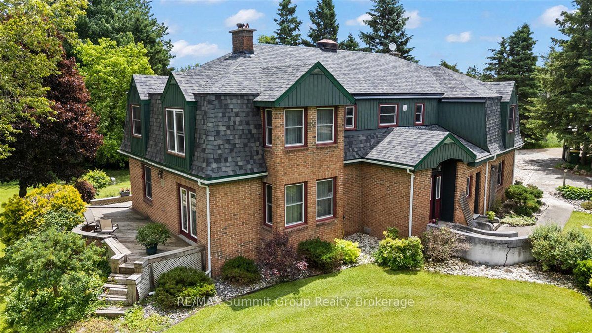 774549 Highway 10 Property Photo 1