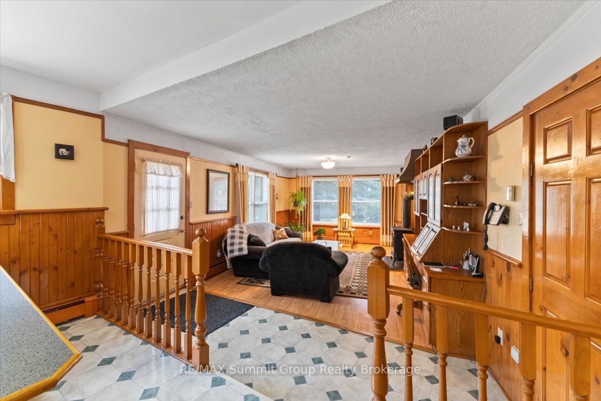774549 Highway 10 Property Photo 5