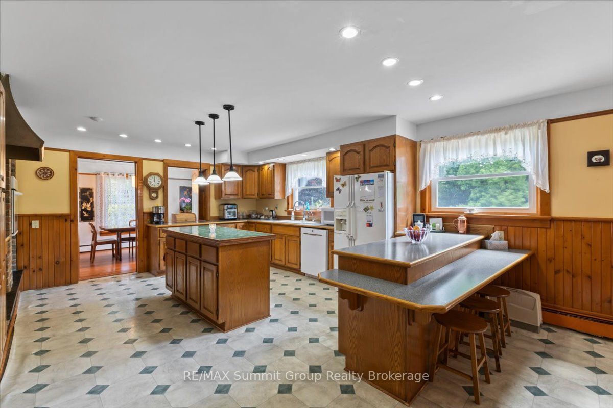 774549 Highway 10 Property Photo 7