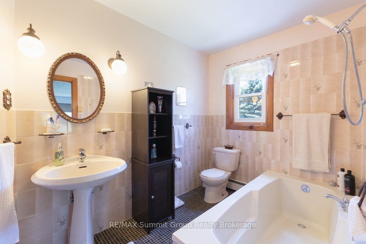 774549 Highway 10 Property Photo 17