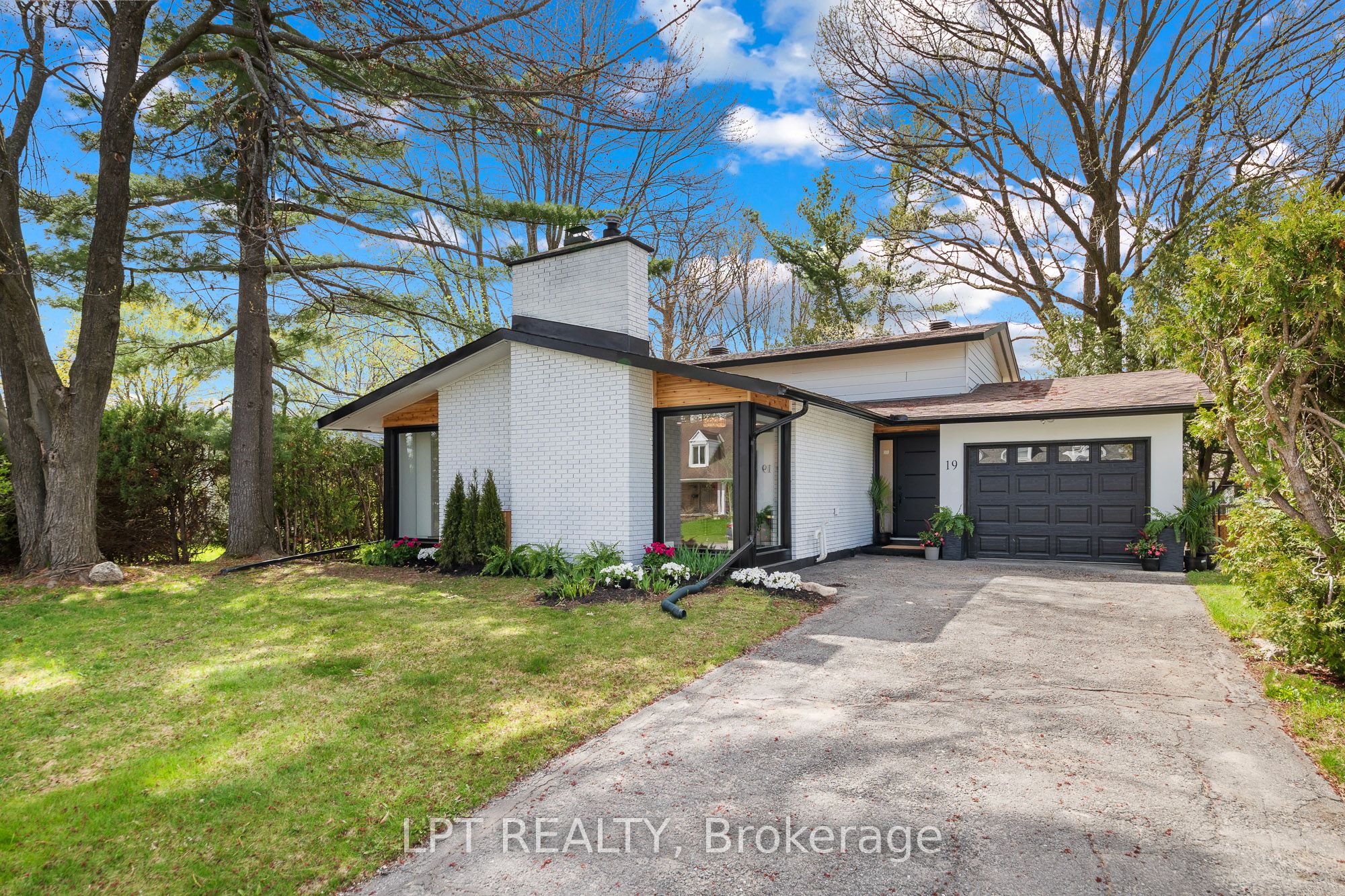 19 Moorcroft Road Property Photo 1