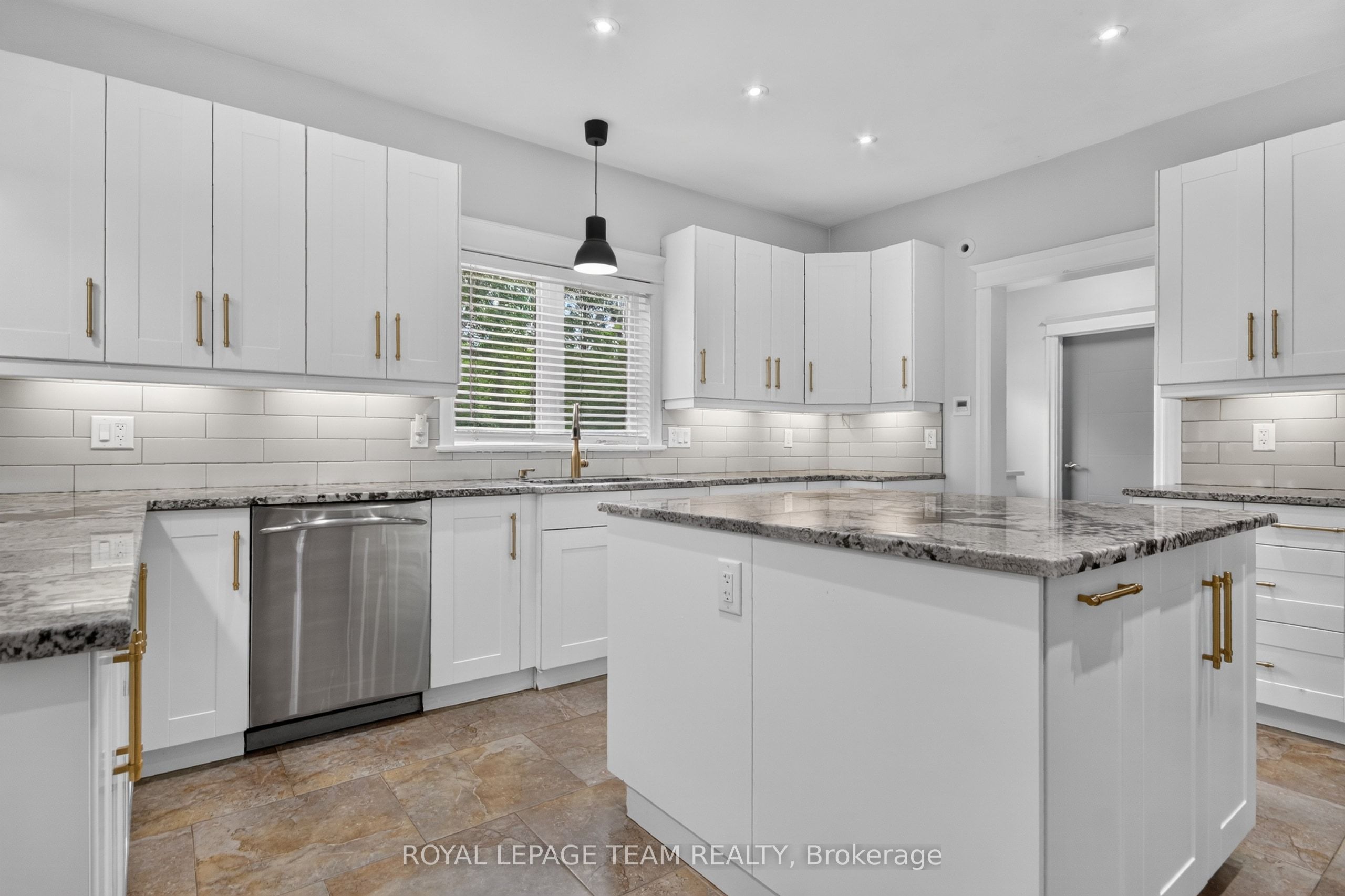 6330 Second Line Road Property Photo 11