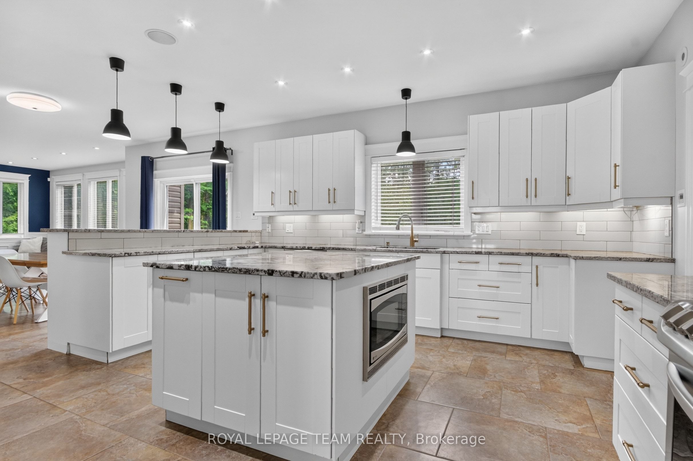 6330 Second Line Road Property Photo 12