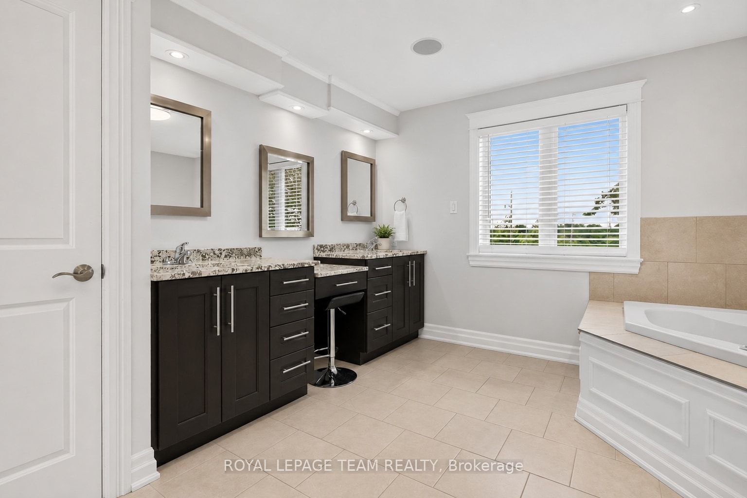 6330 Second Line Road Property Photo 25