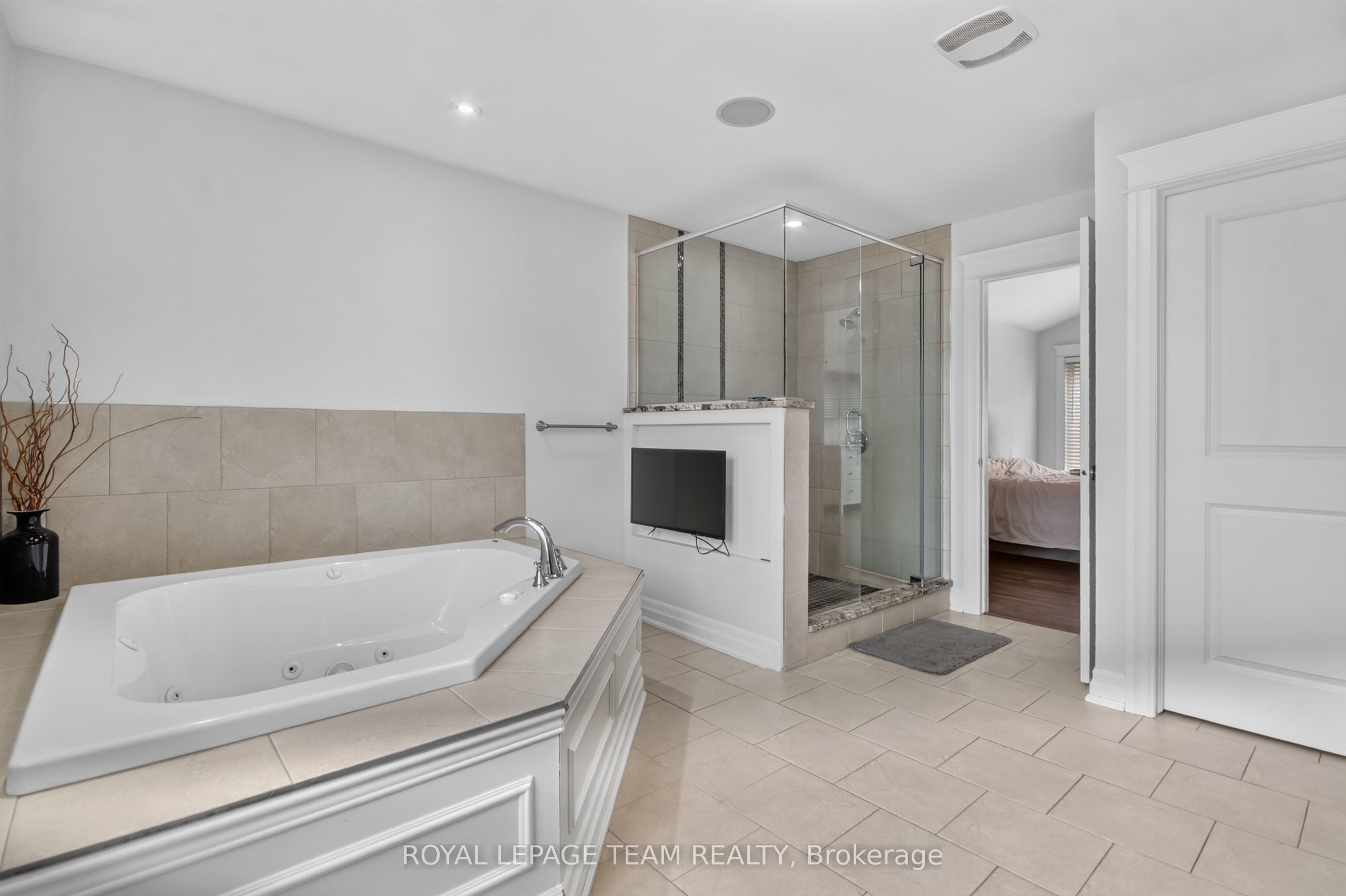 6330 Second Line Road Property Photo 26