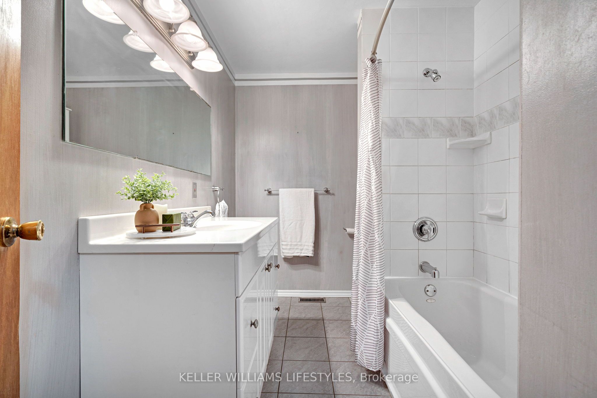 564 Chiddington Avenue Property Photo 20