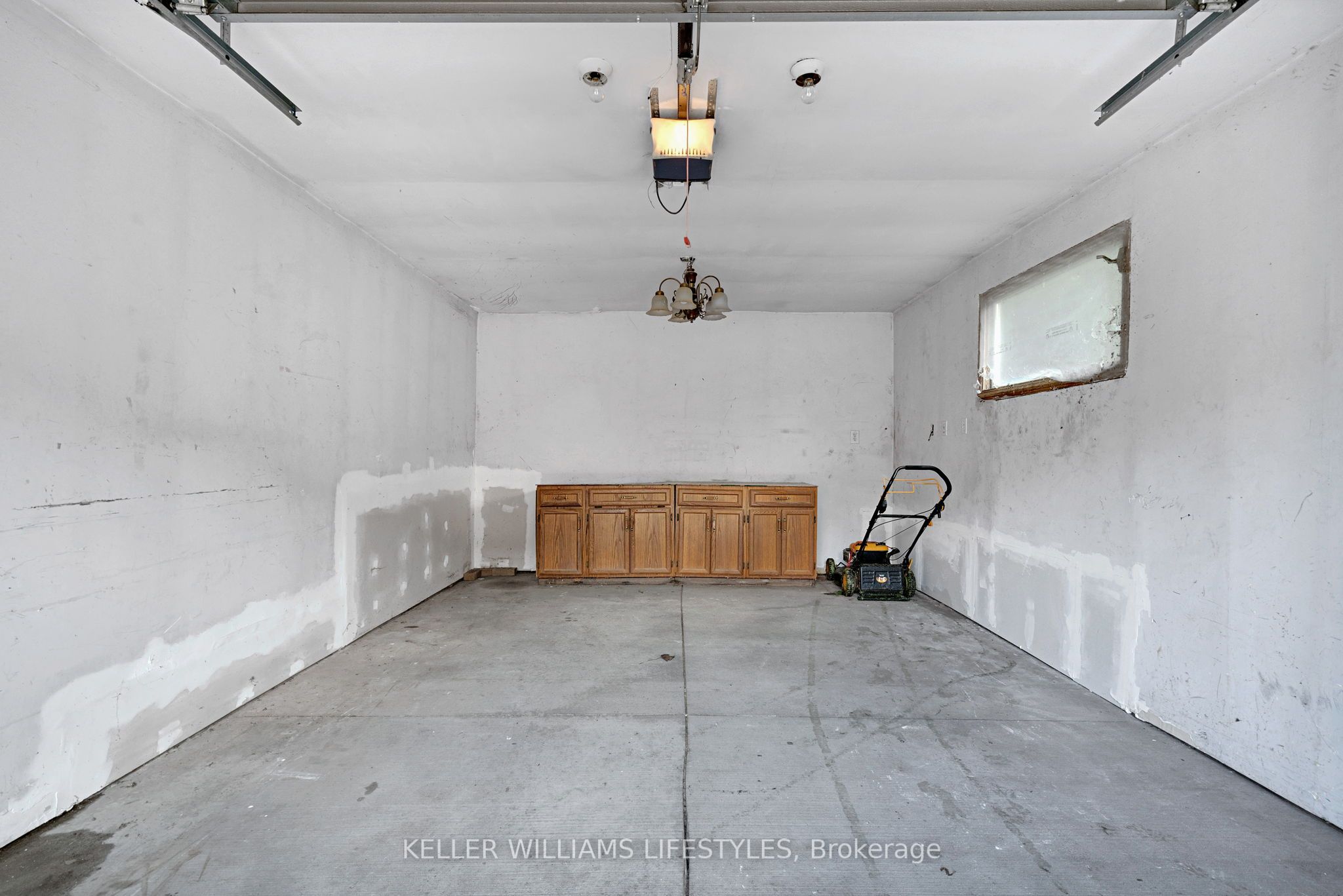564 Chiddington Avenue Property Photo 40