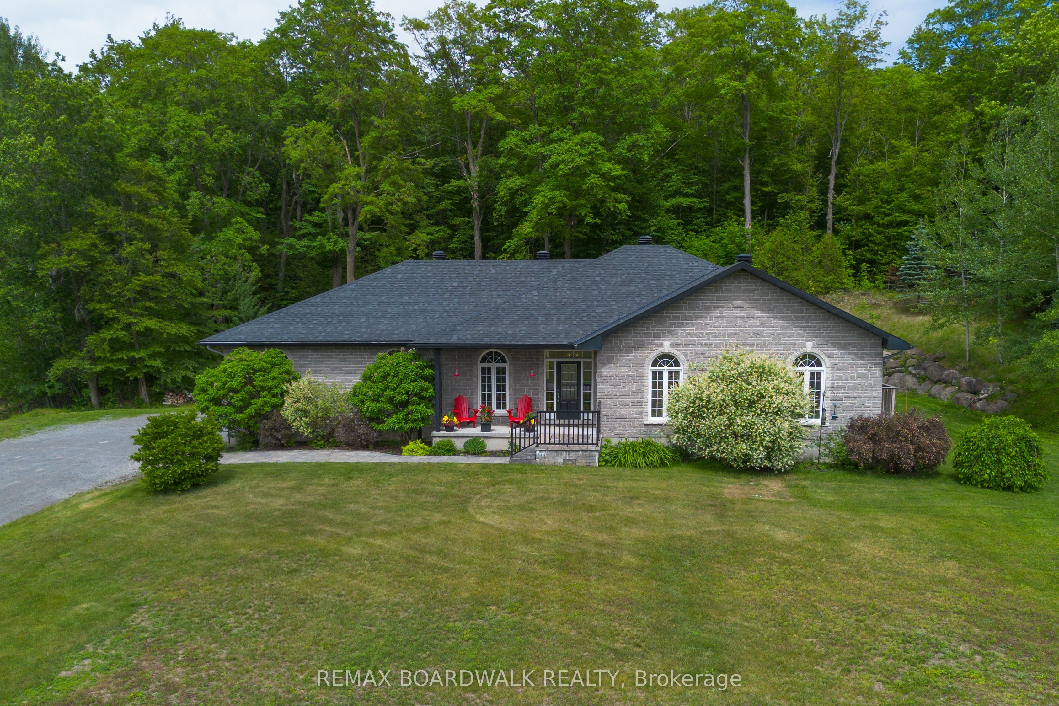 6671 Third Line Road Property Photo 1