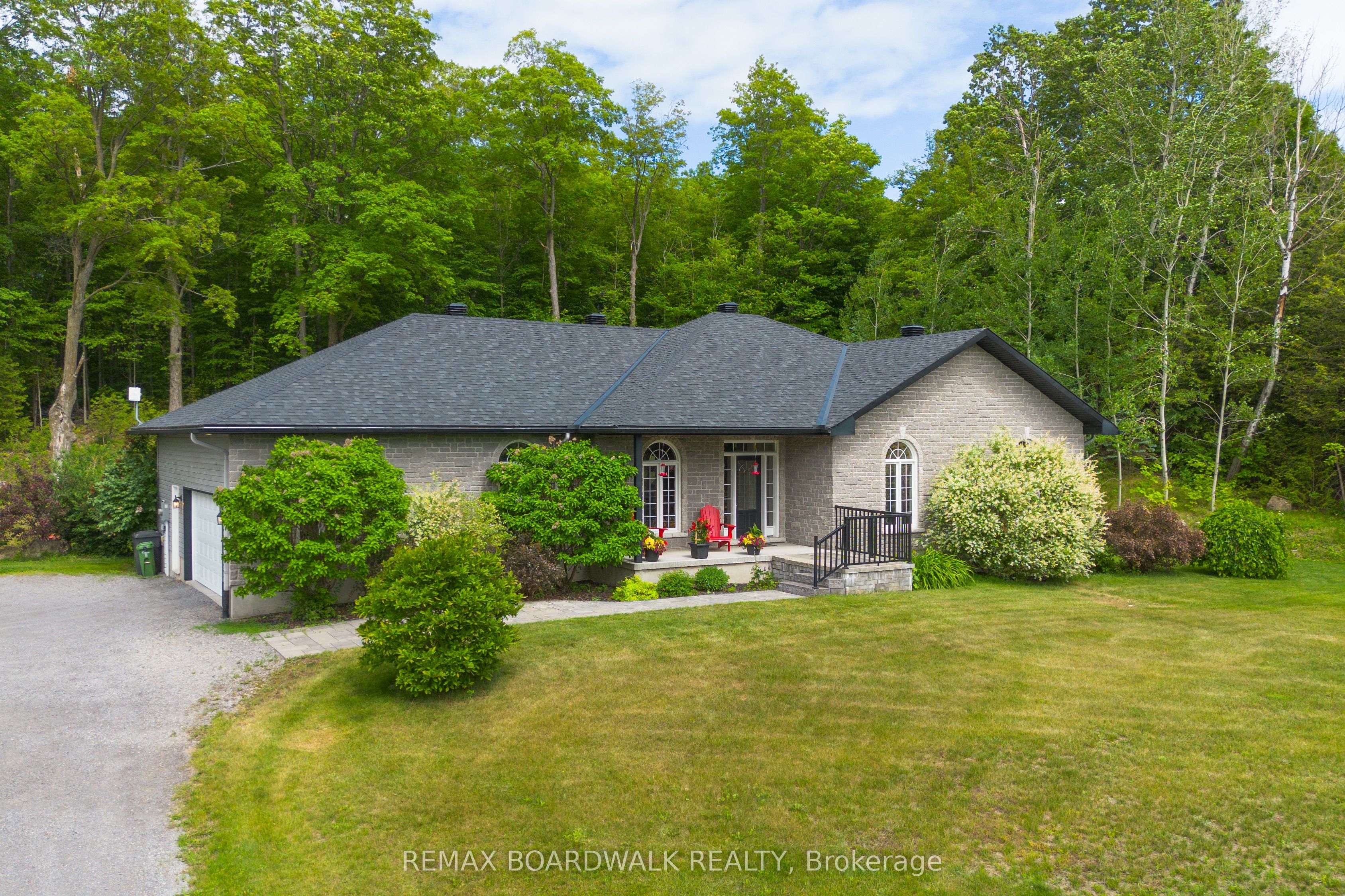 6671 Third Line Road Property Photo 2