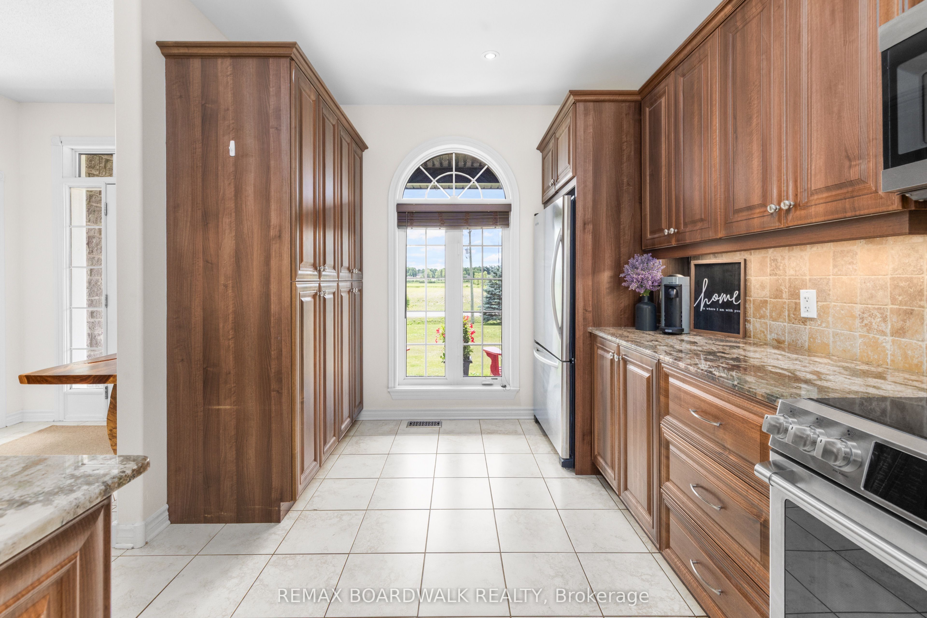 6671 Third Line Road Property Photo 8