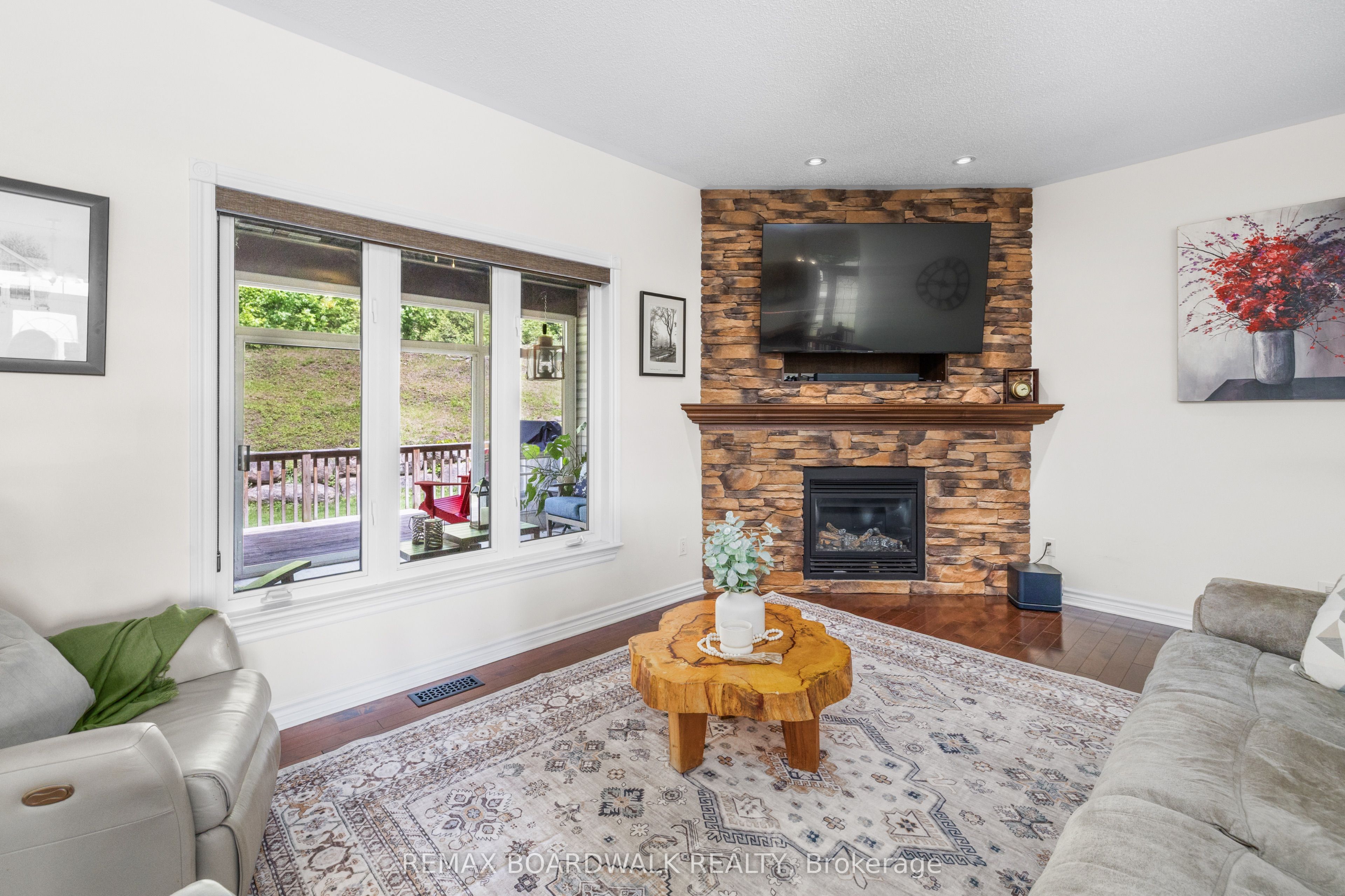 6671 Third Line Road Property Photo 17