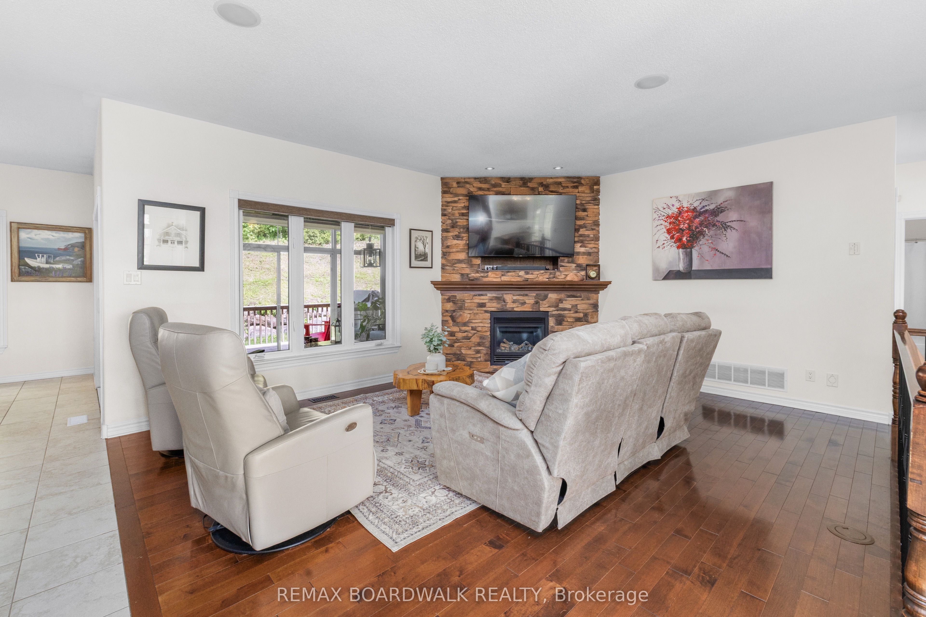 6671 Third Line Road Property Photo 18