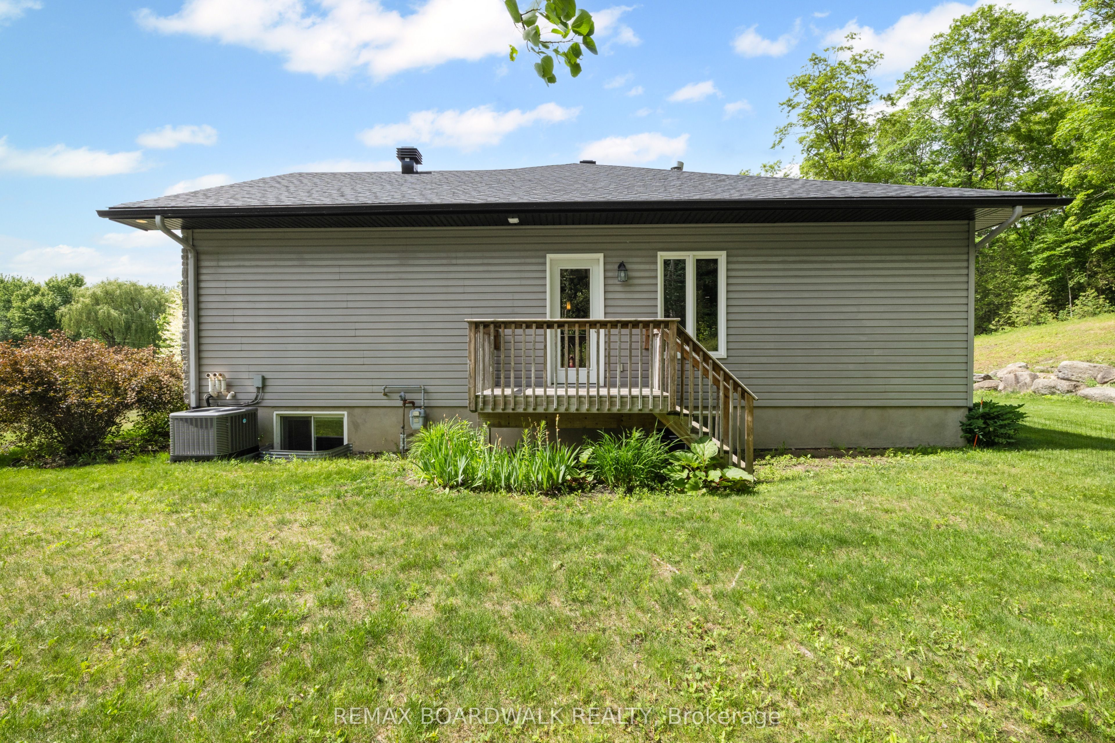 6671 Third Line Road Property Photo 25