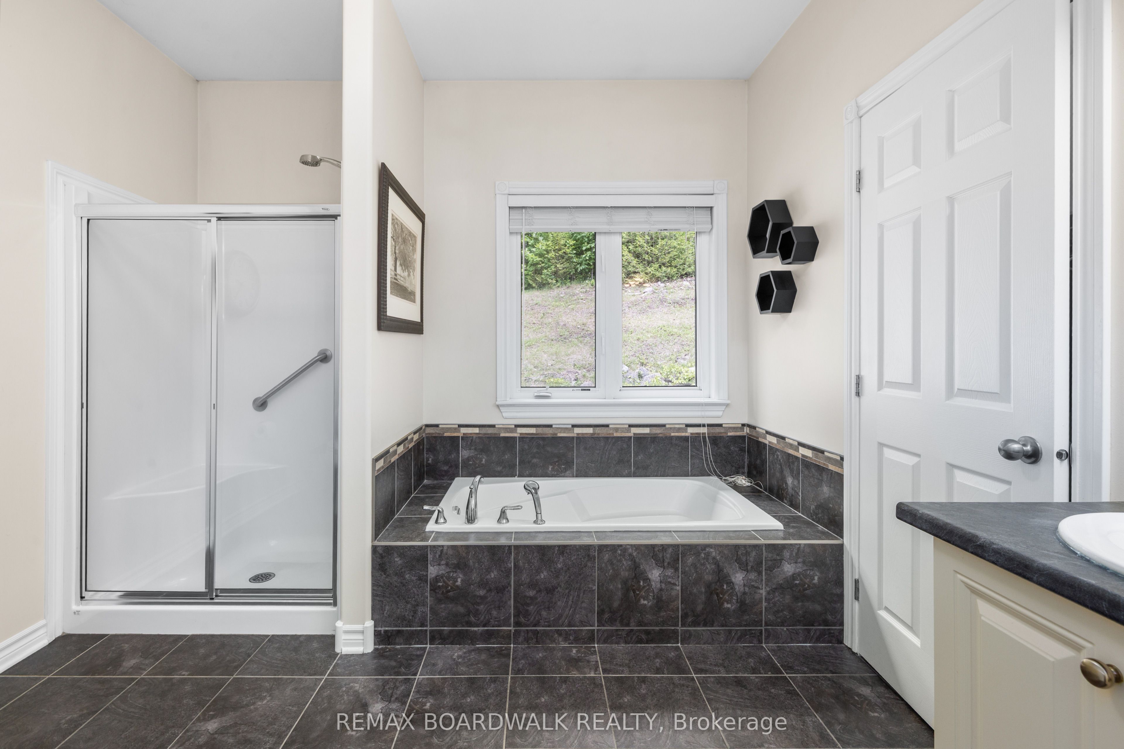 6671 Third Line Road Property Photo 27