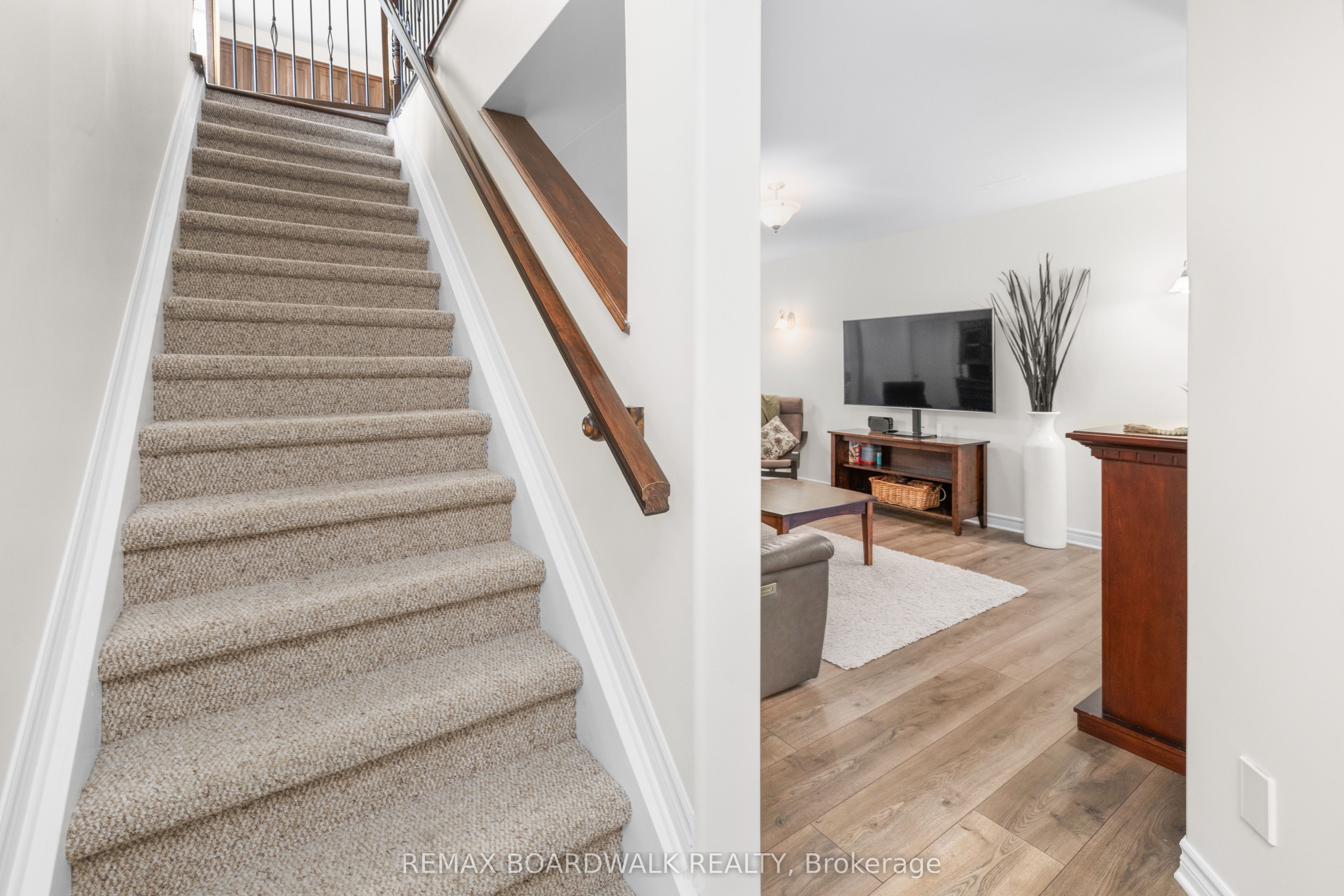 6671 Third Line Road Property Photo 35