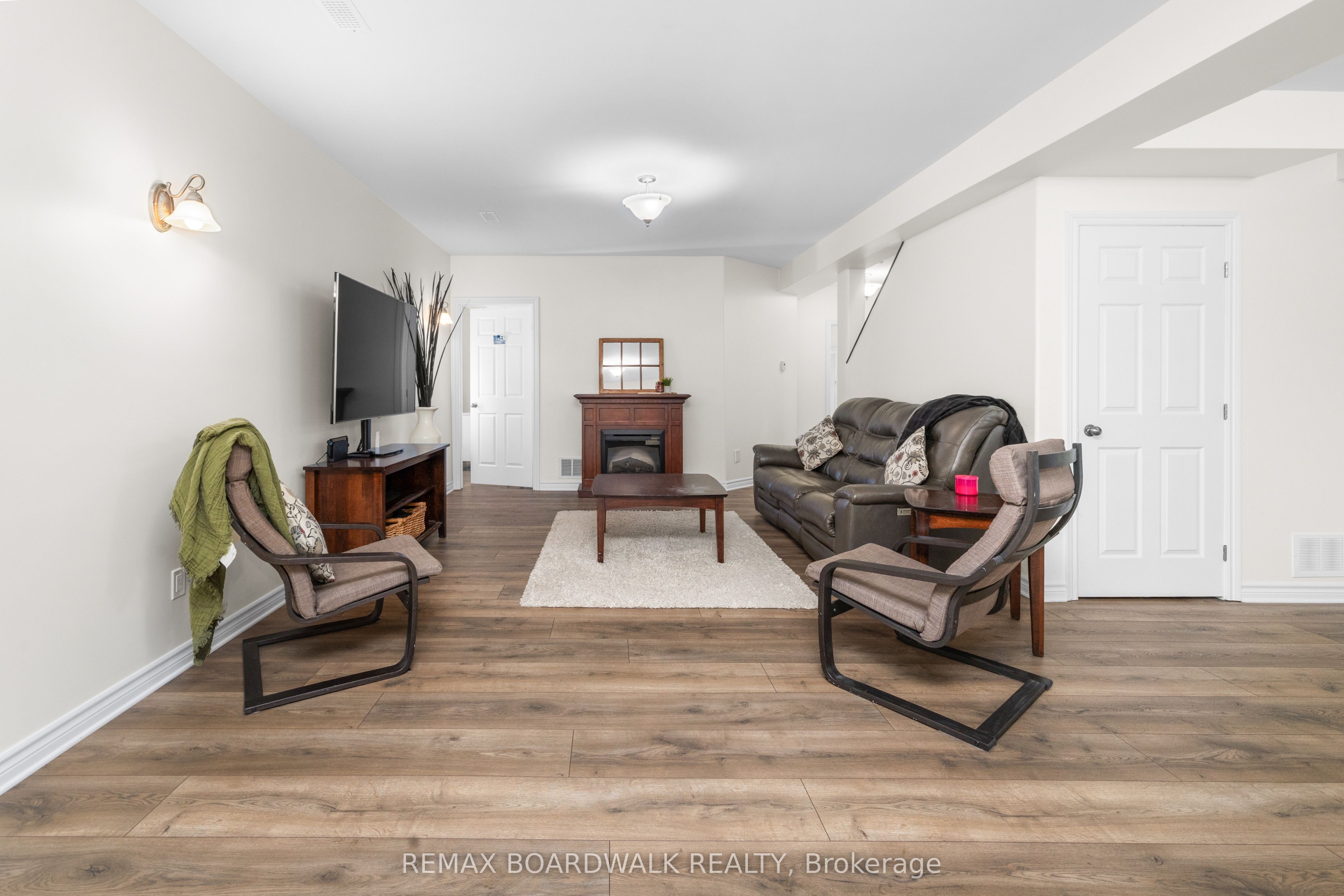 6671 Third Line Road Property Photo 36
