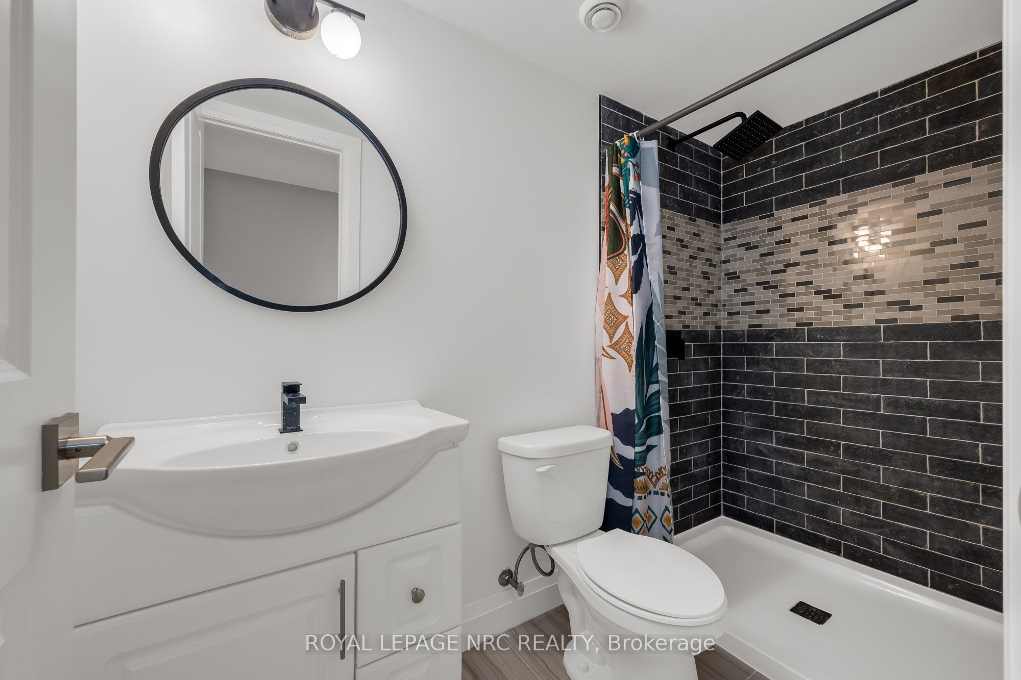 8 Hilda Street Property Photo 43
