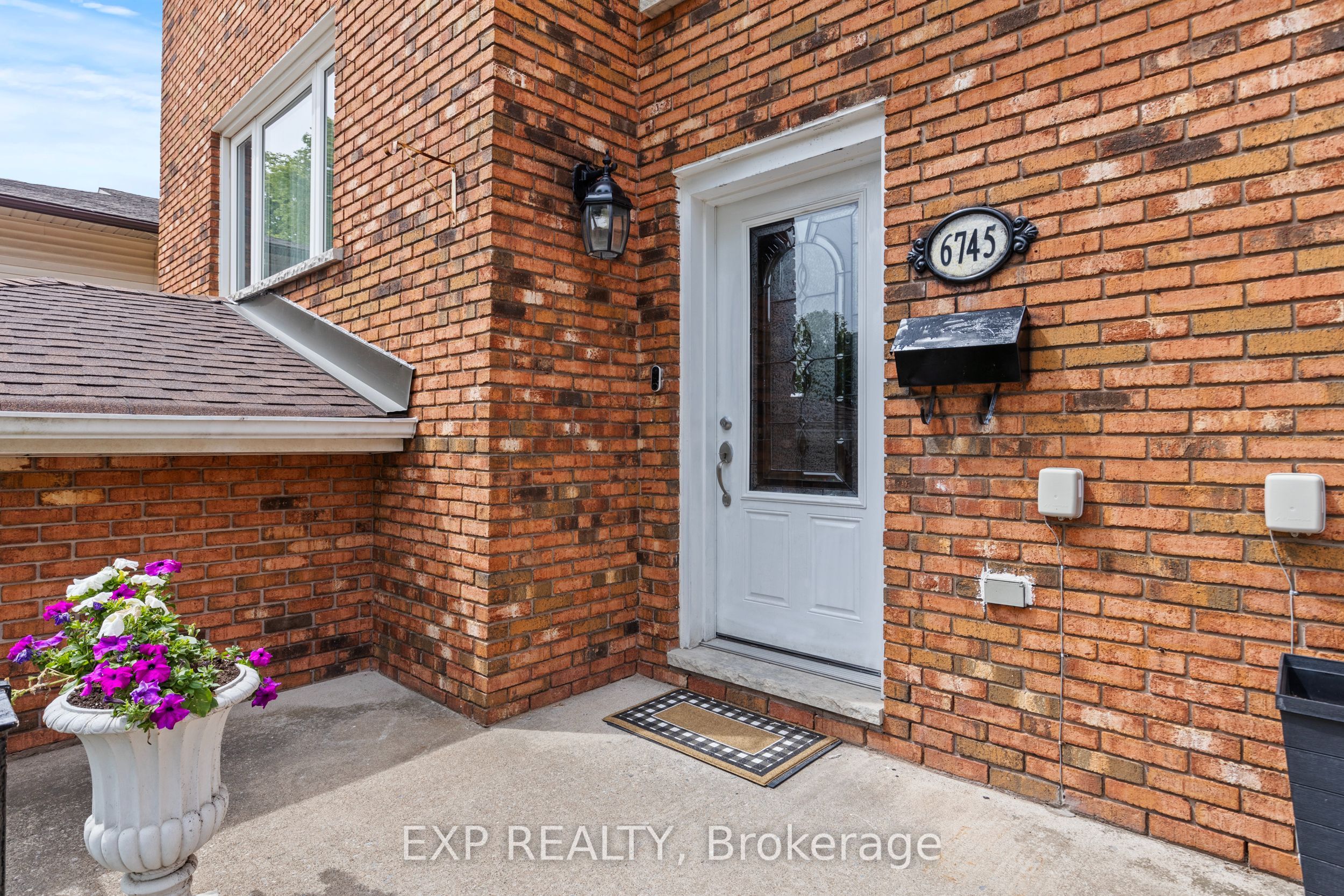 6745 Dawson Street Property Photo 5