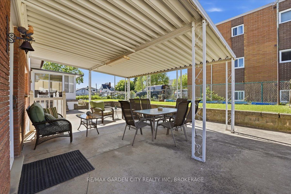 41 Albert Street W Property Photo 6