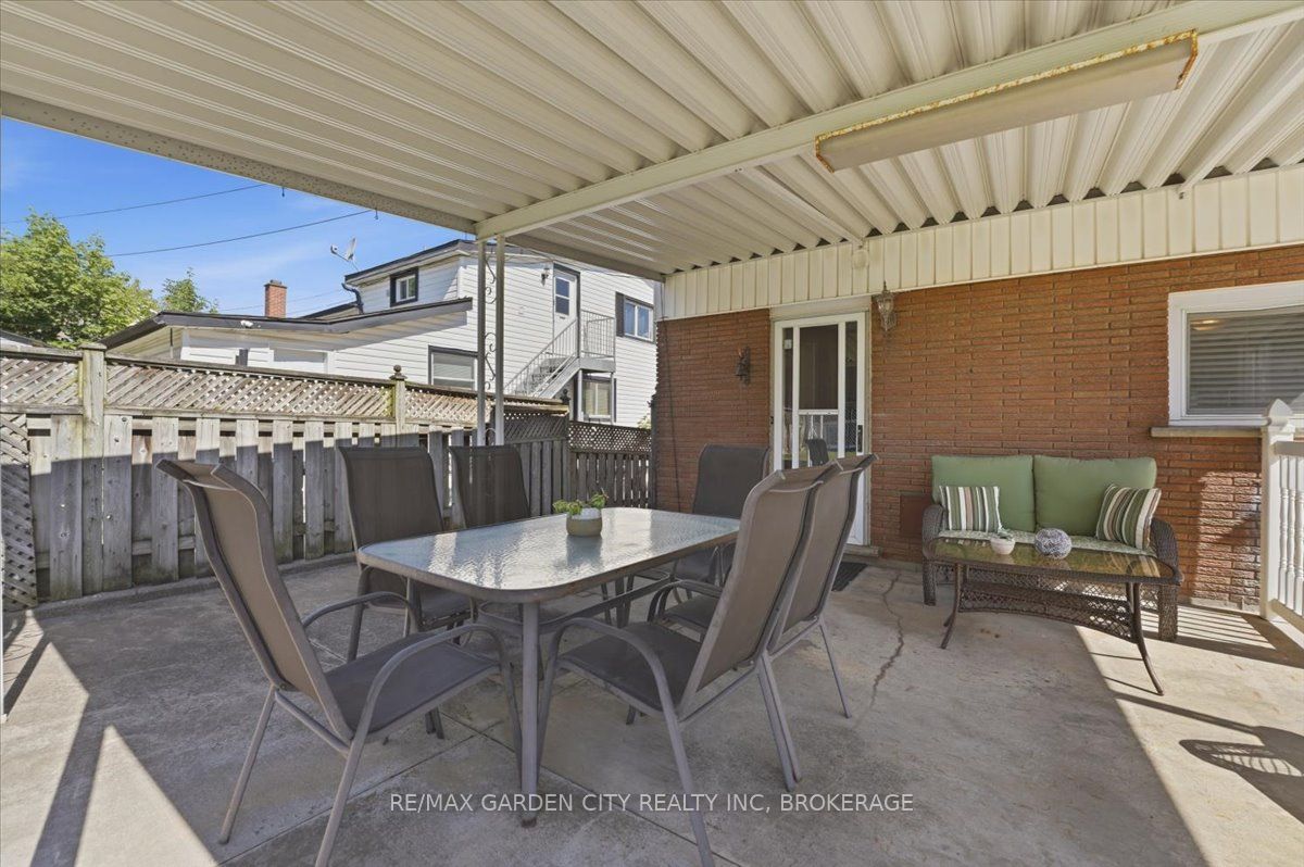 41 Albert Street W Property Photo 7