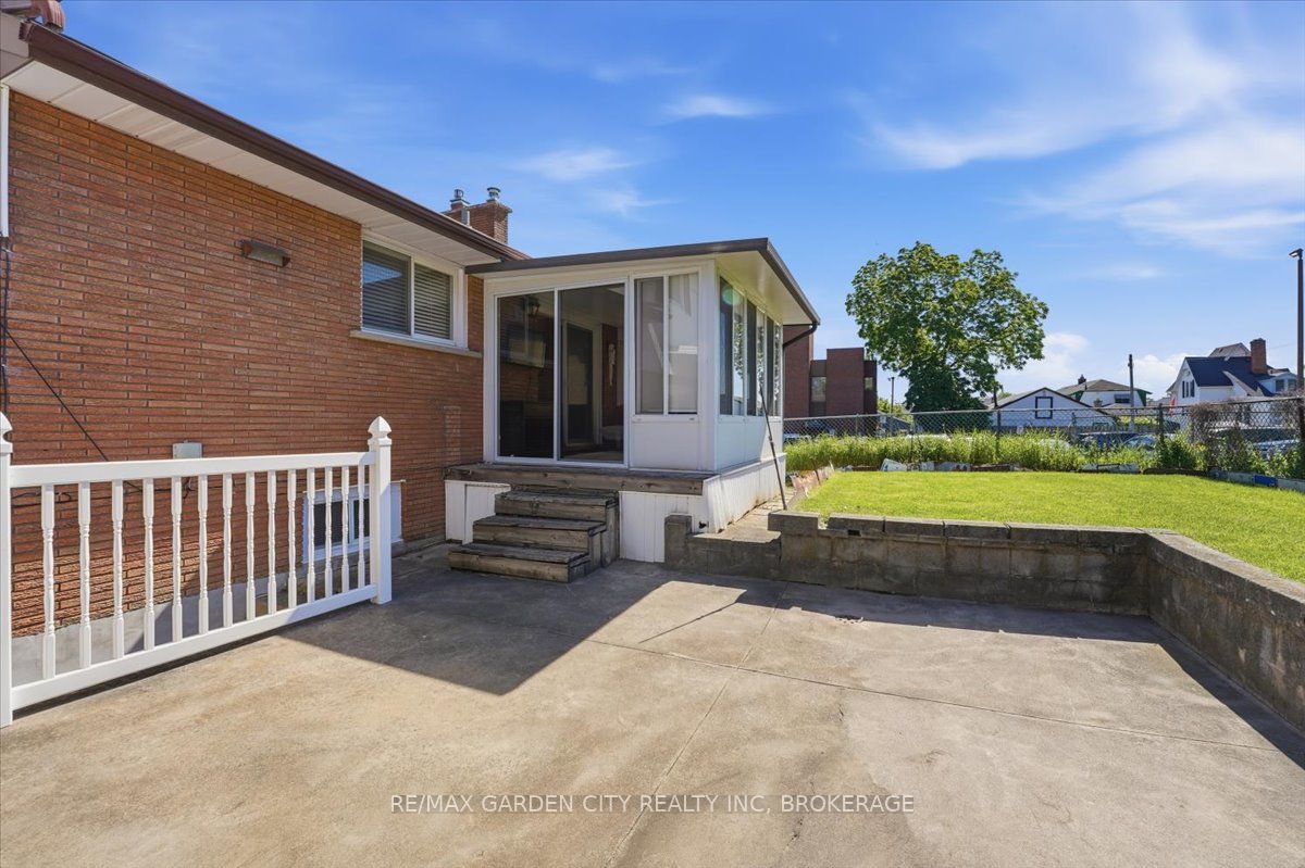 41 Albert Street W Property Photo 8
