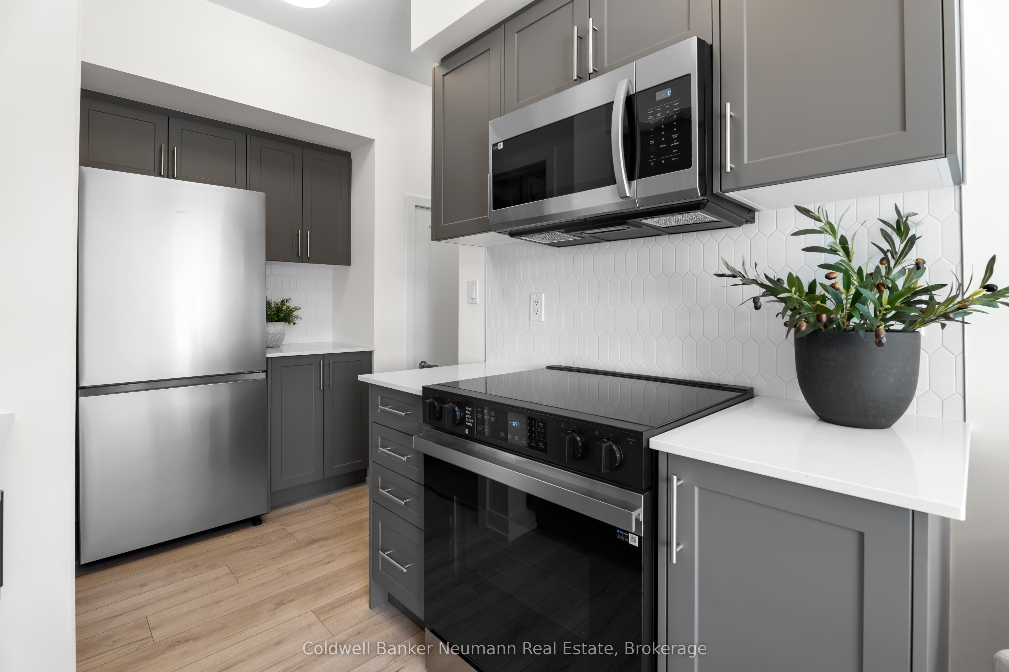 940 St David Street N 51 Property Photo 6