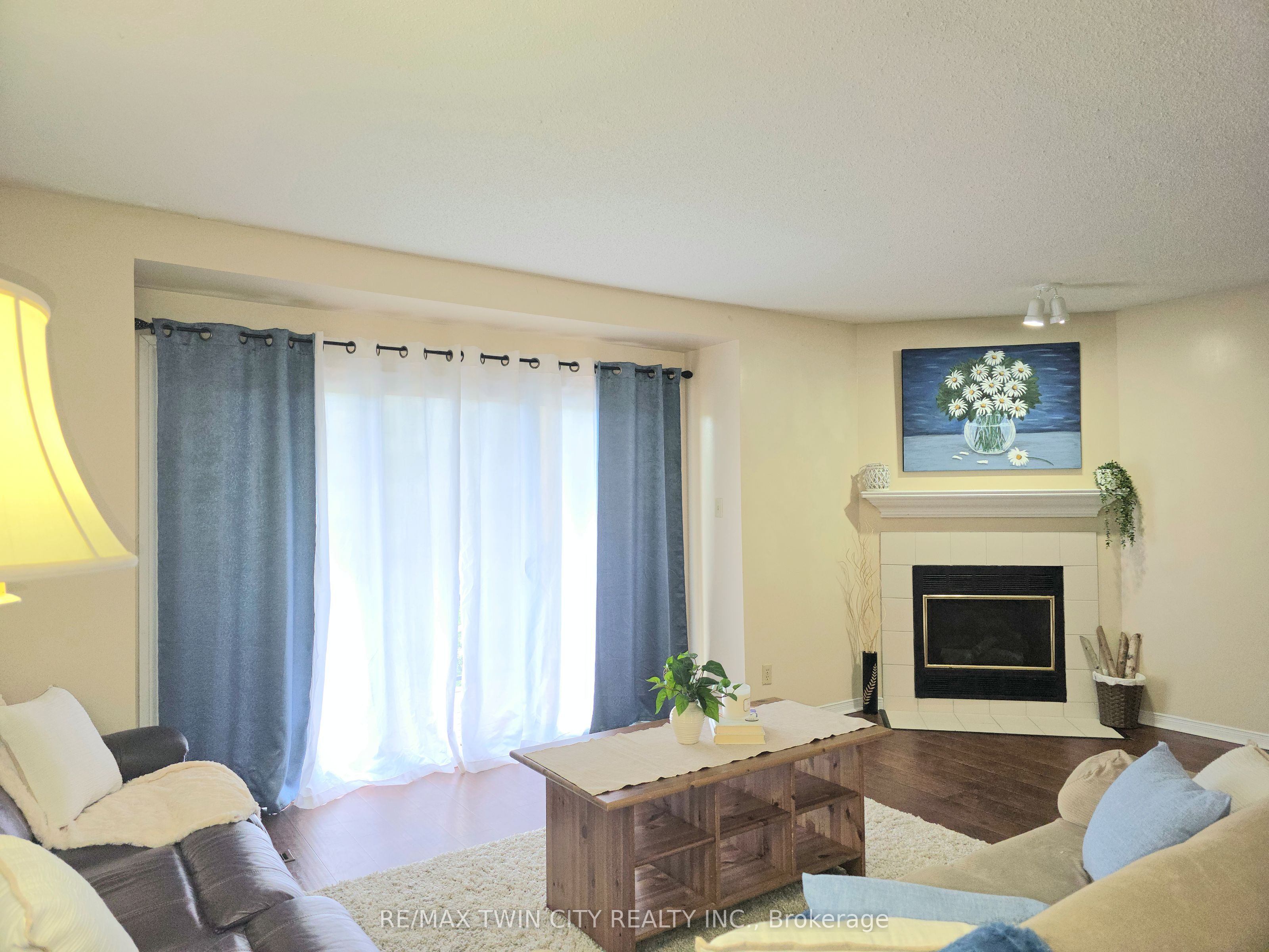 250 Keats Way 6 Property Photo 3