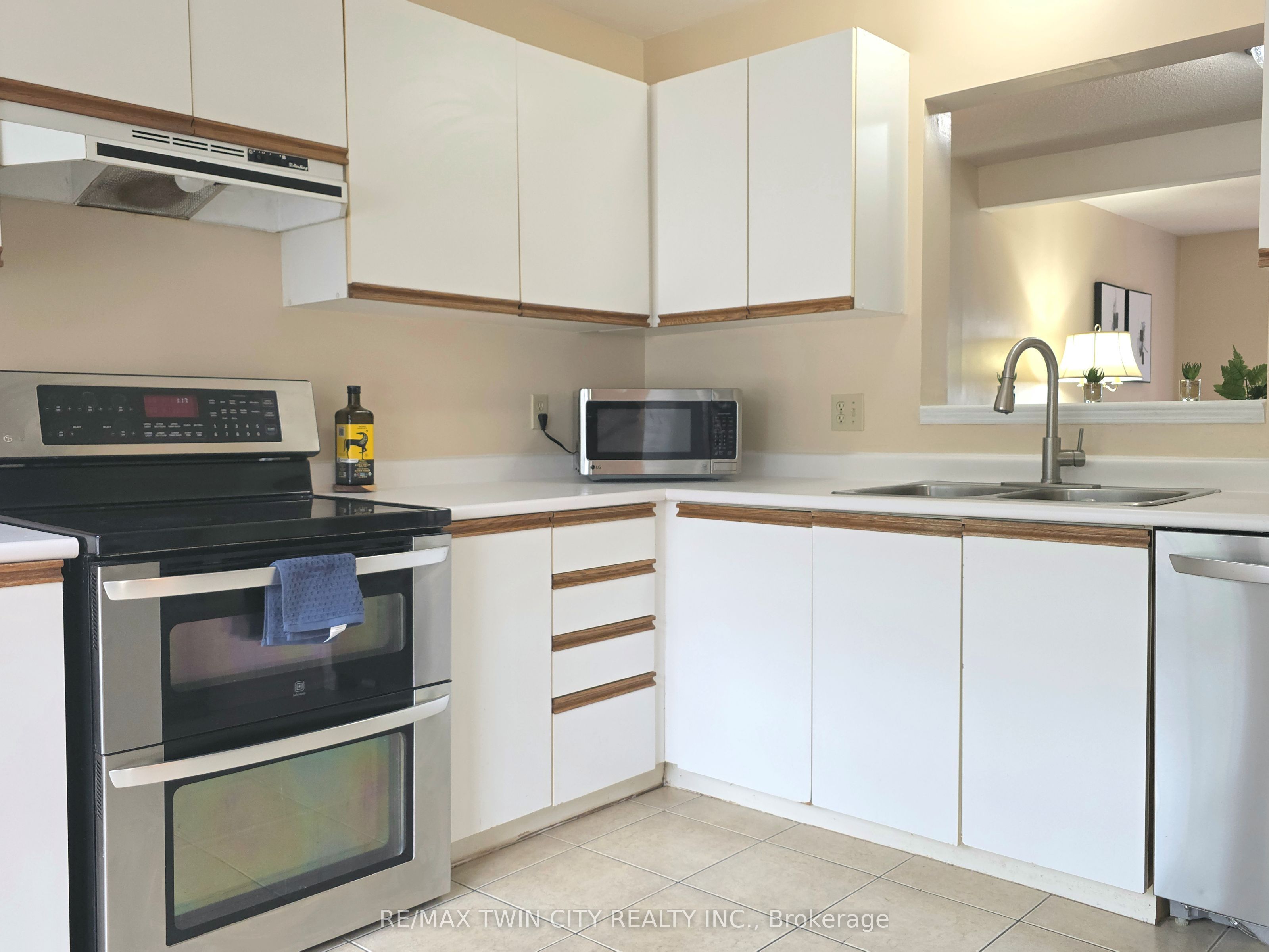 250 Keats Way 6 Property Photo 8